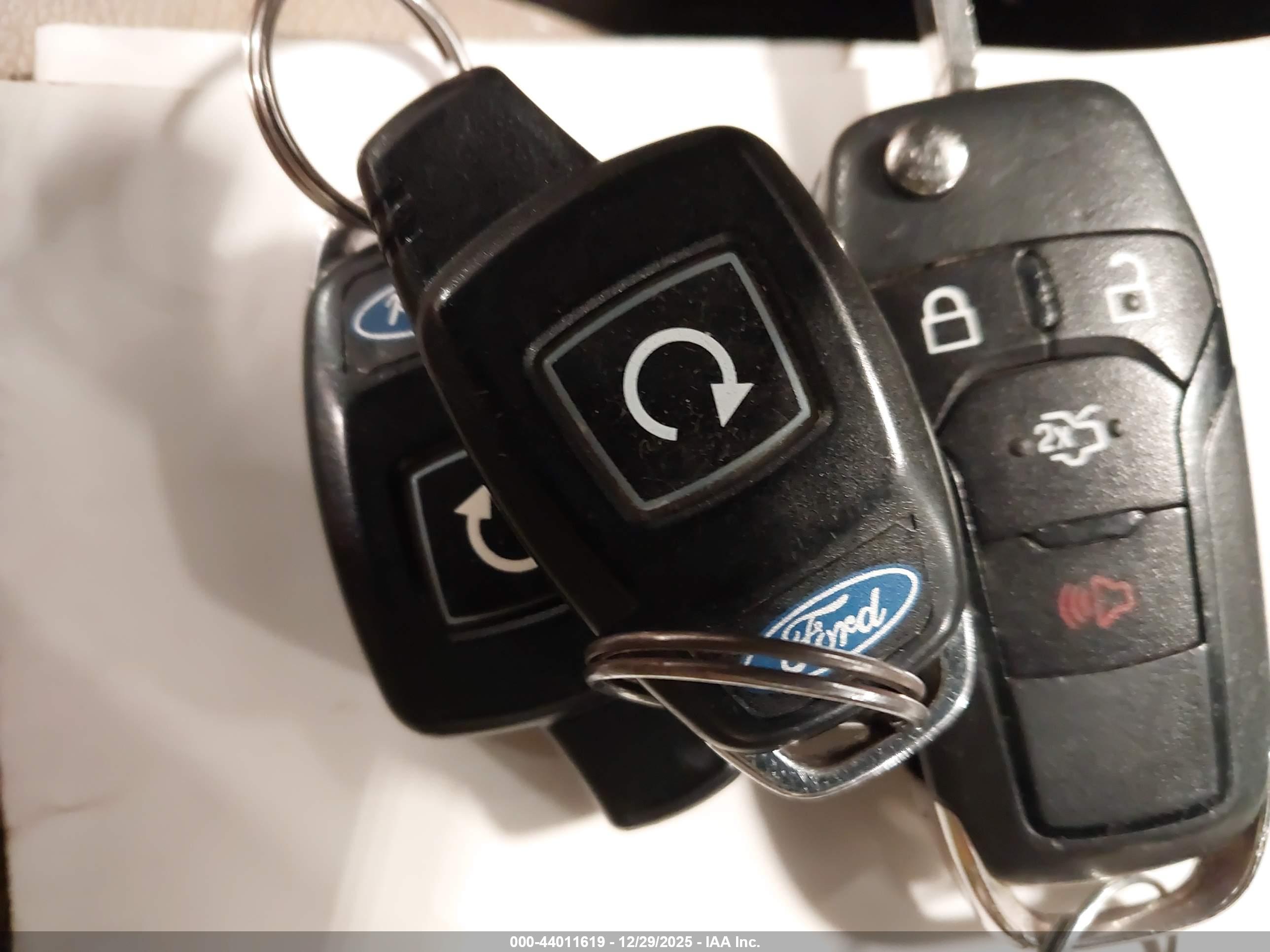 FORD FUSION image 11