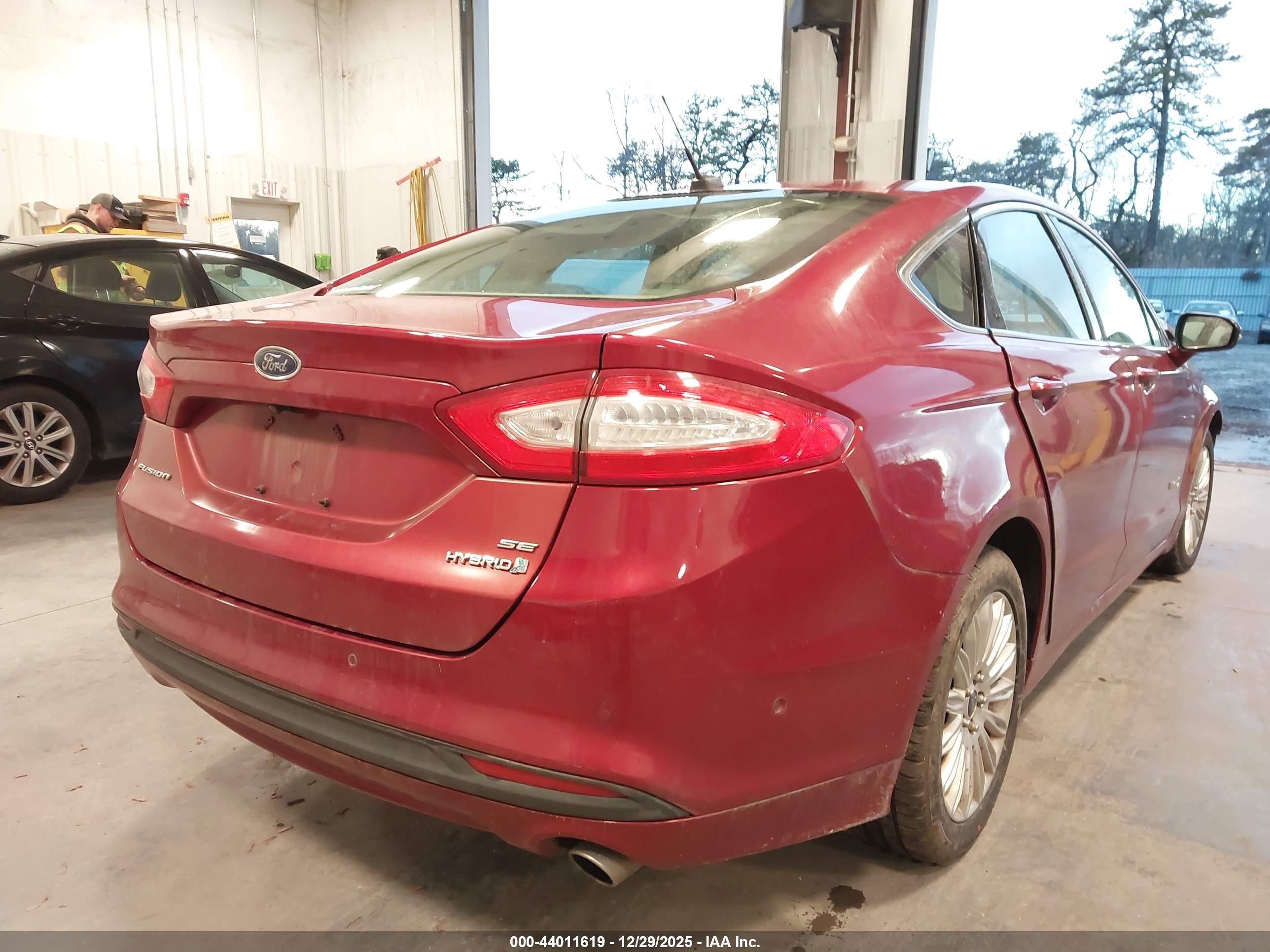 FORD FUSION image 4