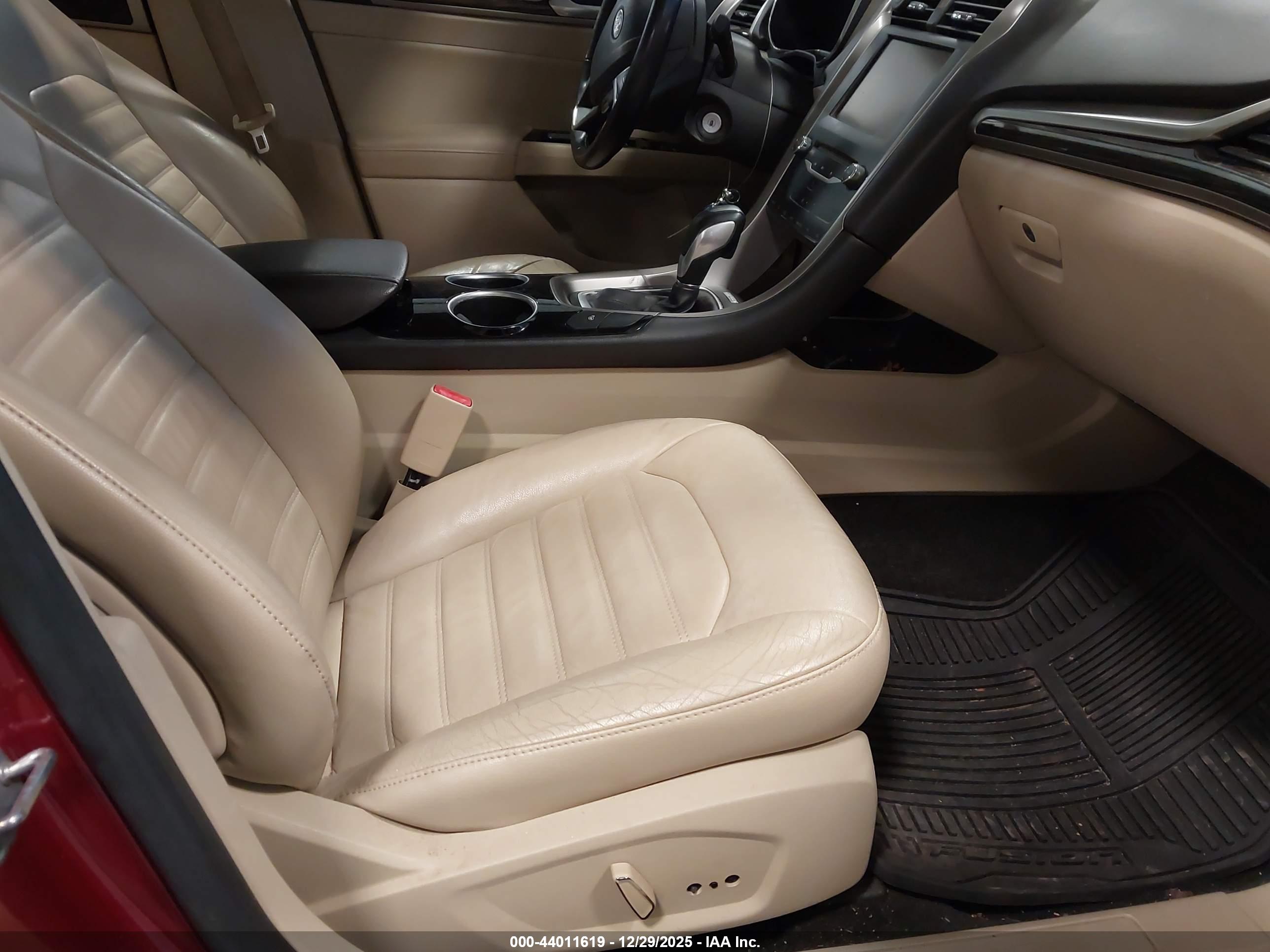 FORD FUSION image 5