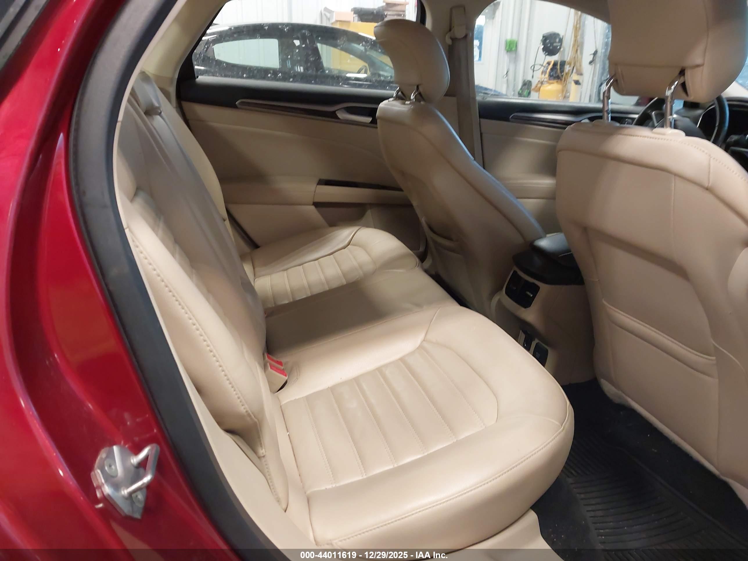 FORD FUSION image 8