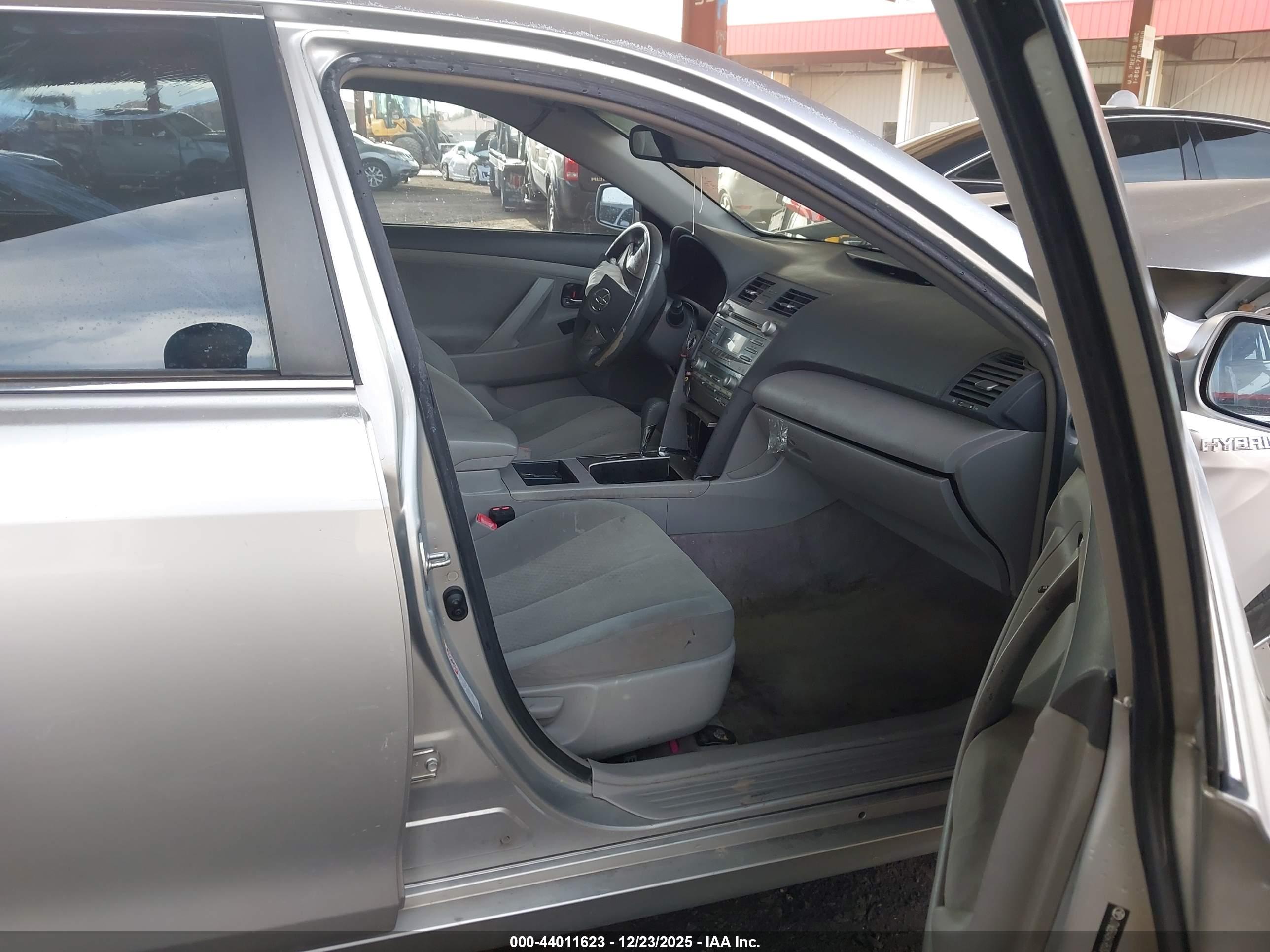 TOYOTA CAMRY image 5