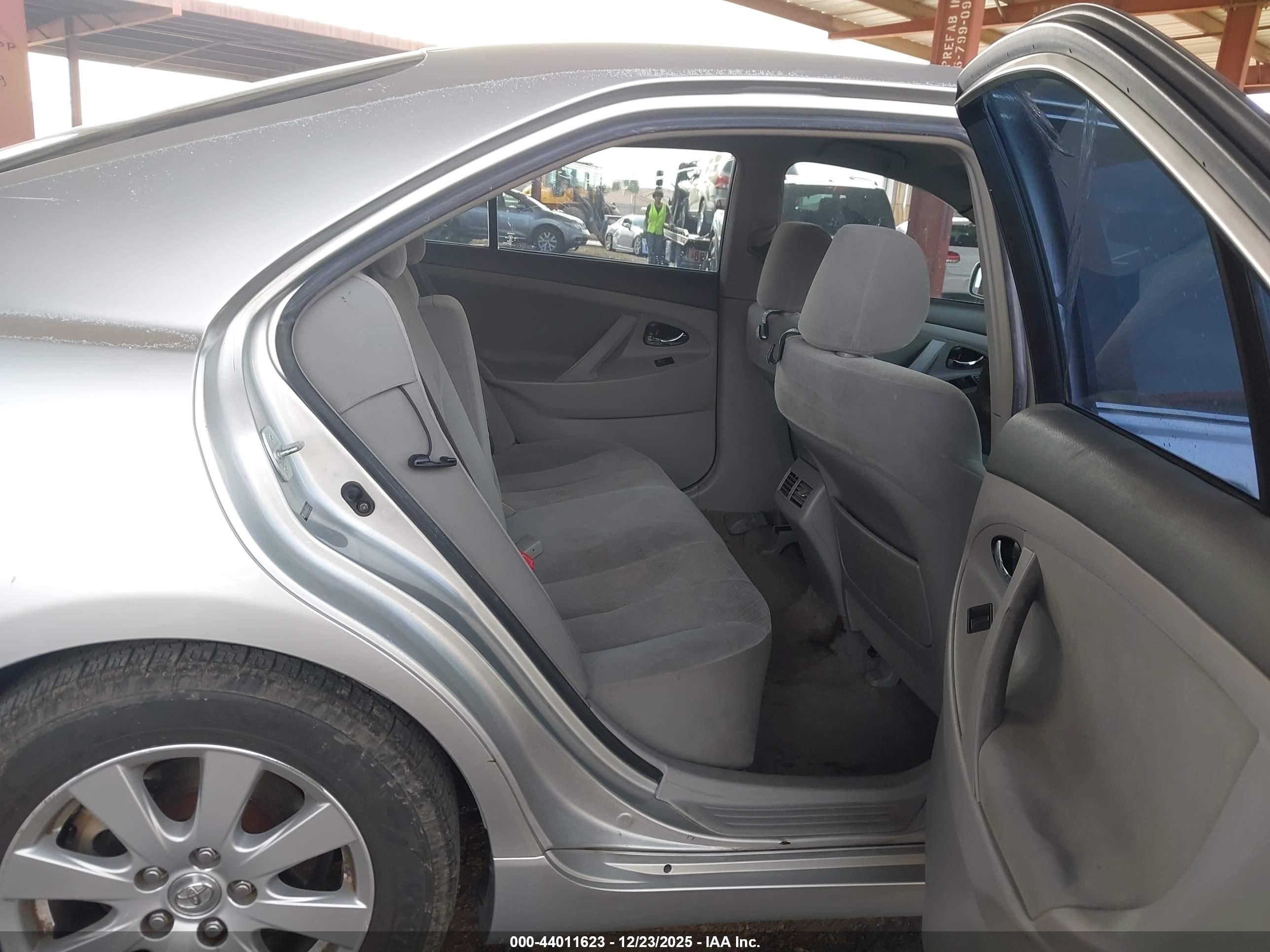 TOYOTA CAMRY image 8