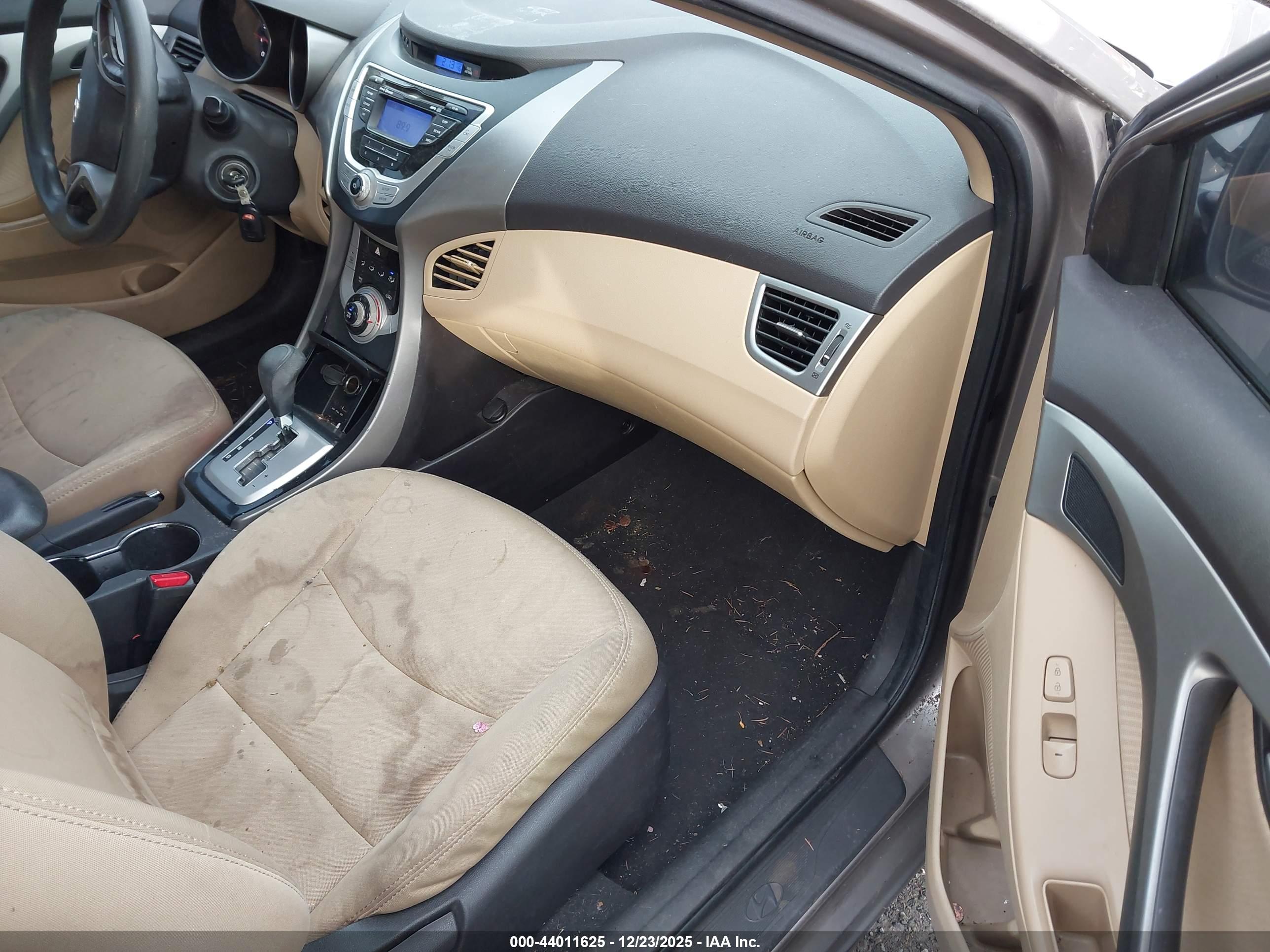 HYUNDAI ELANTRA image 5