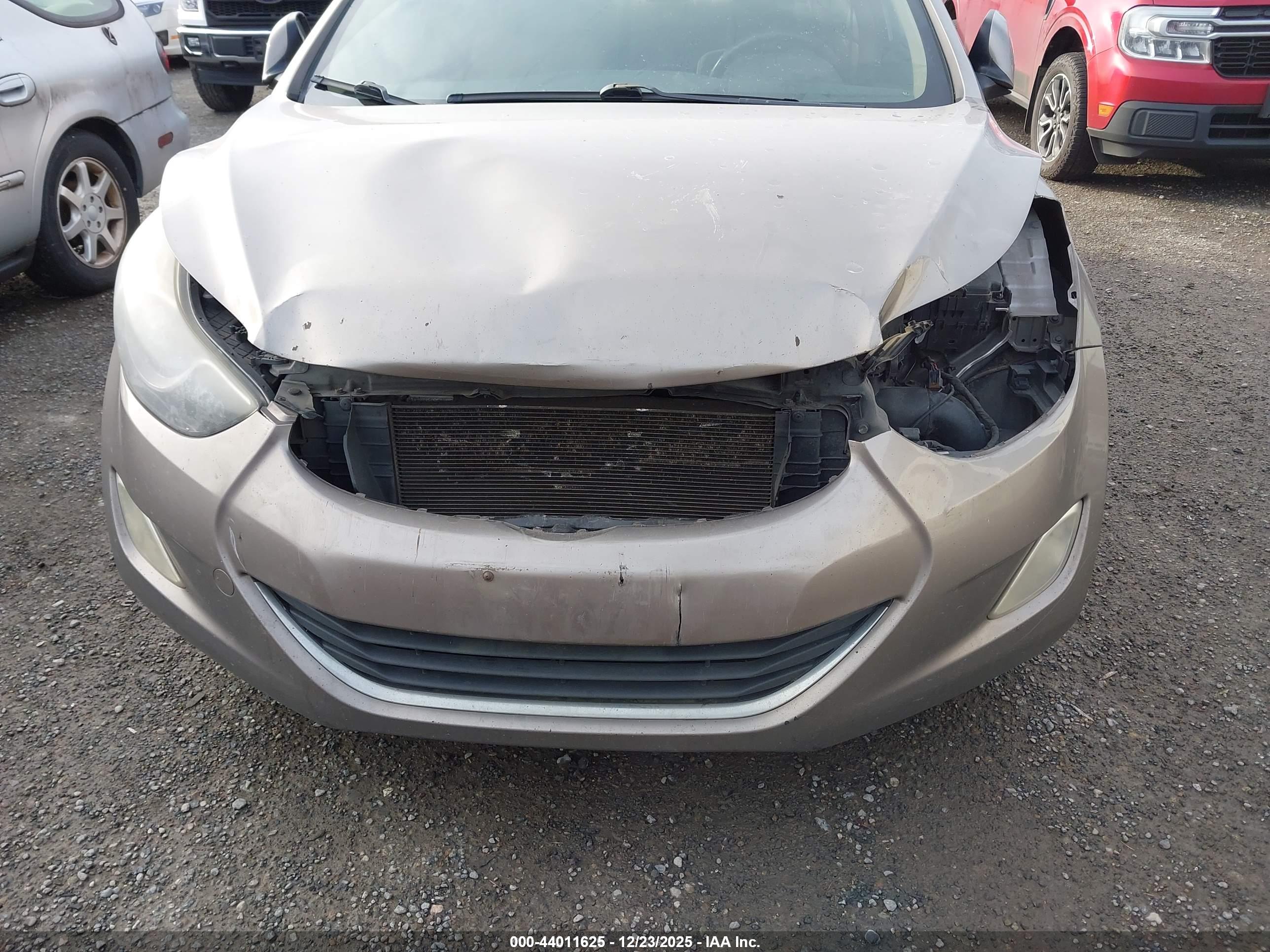 HYUNDAI ELANTRA image 6
