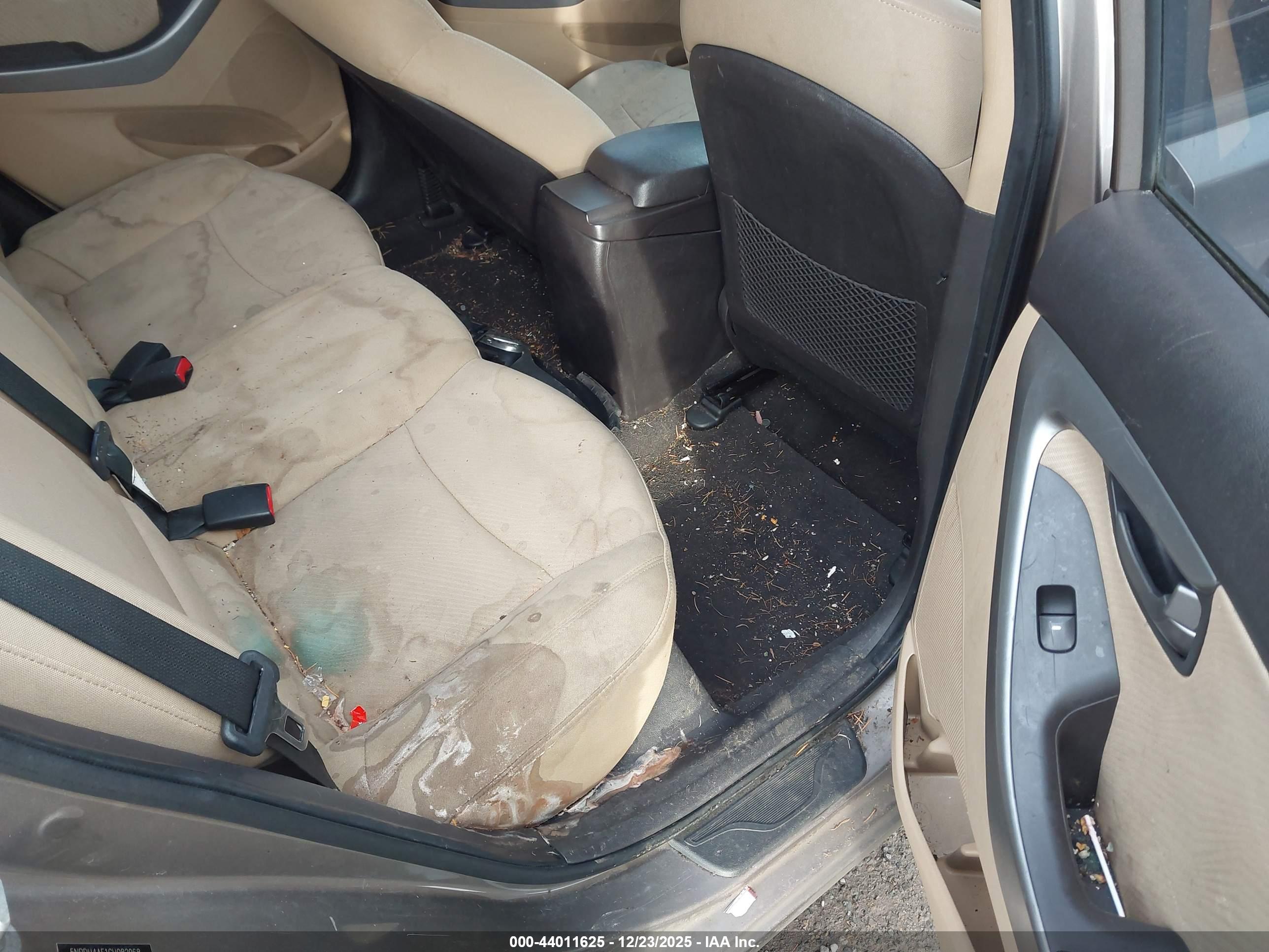 HYUNDAI ELANTRA image 8