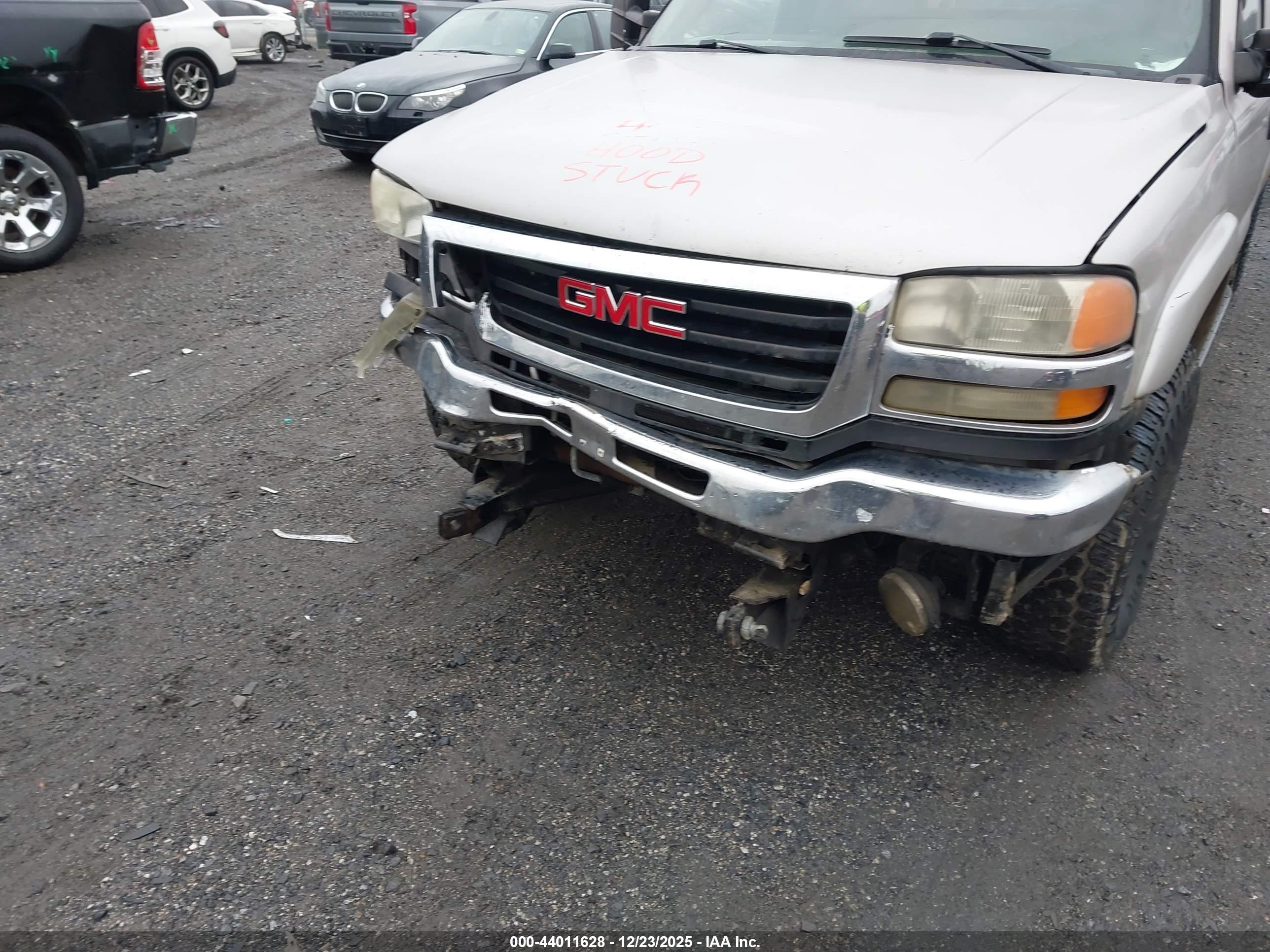 GMC SIERRA image 6