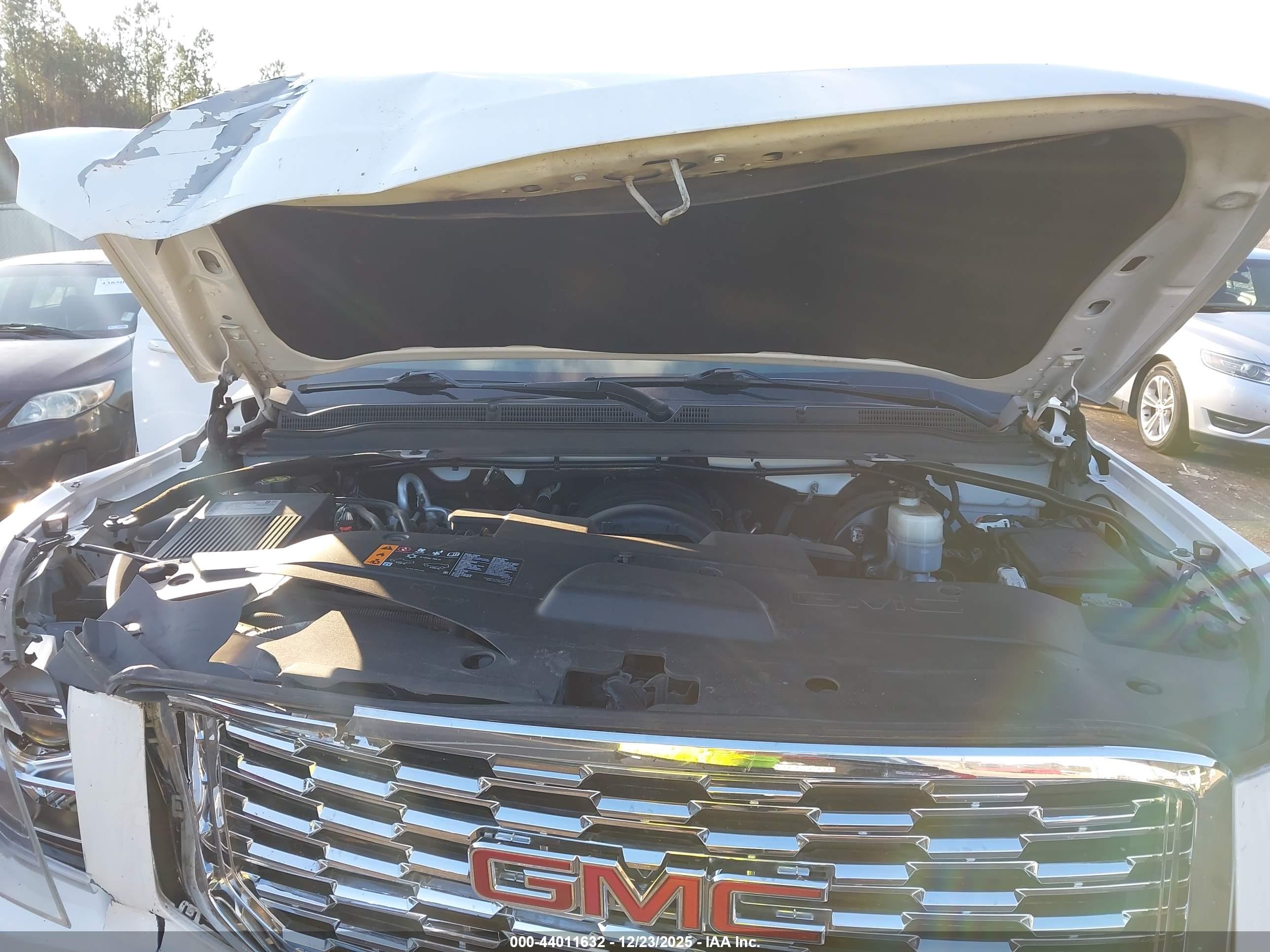GMC YUKON image 10
