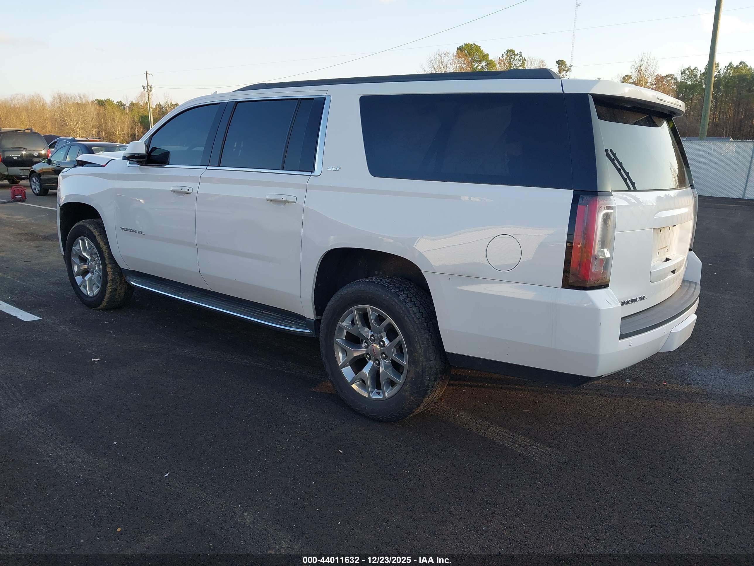 GMC YUKON image 3