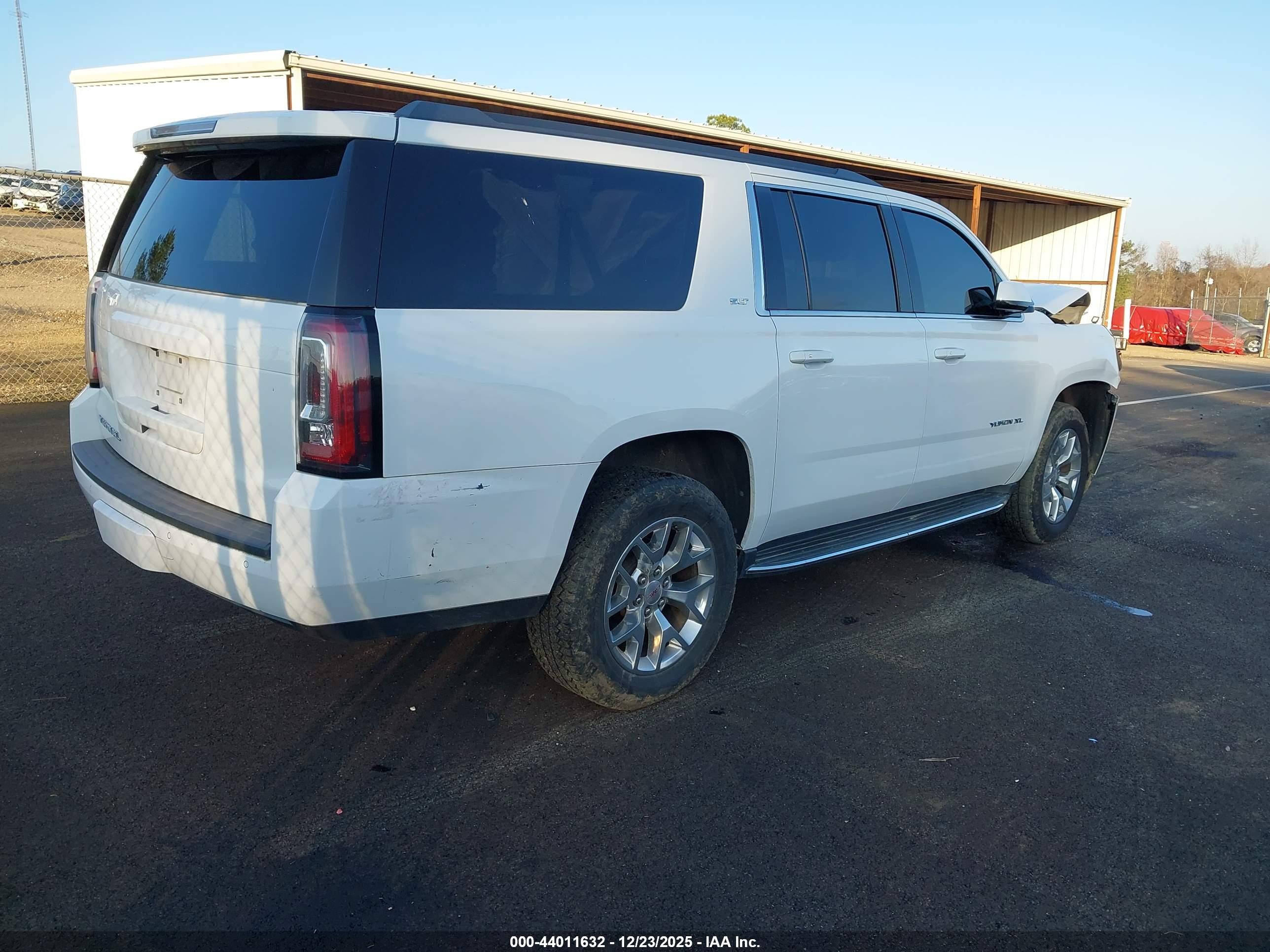 GMC YUKON image 4