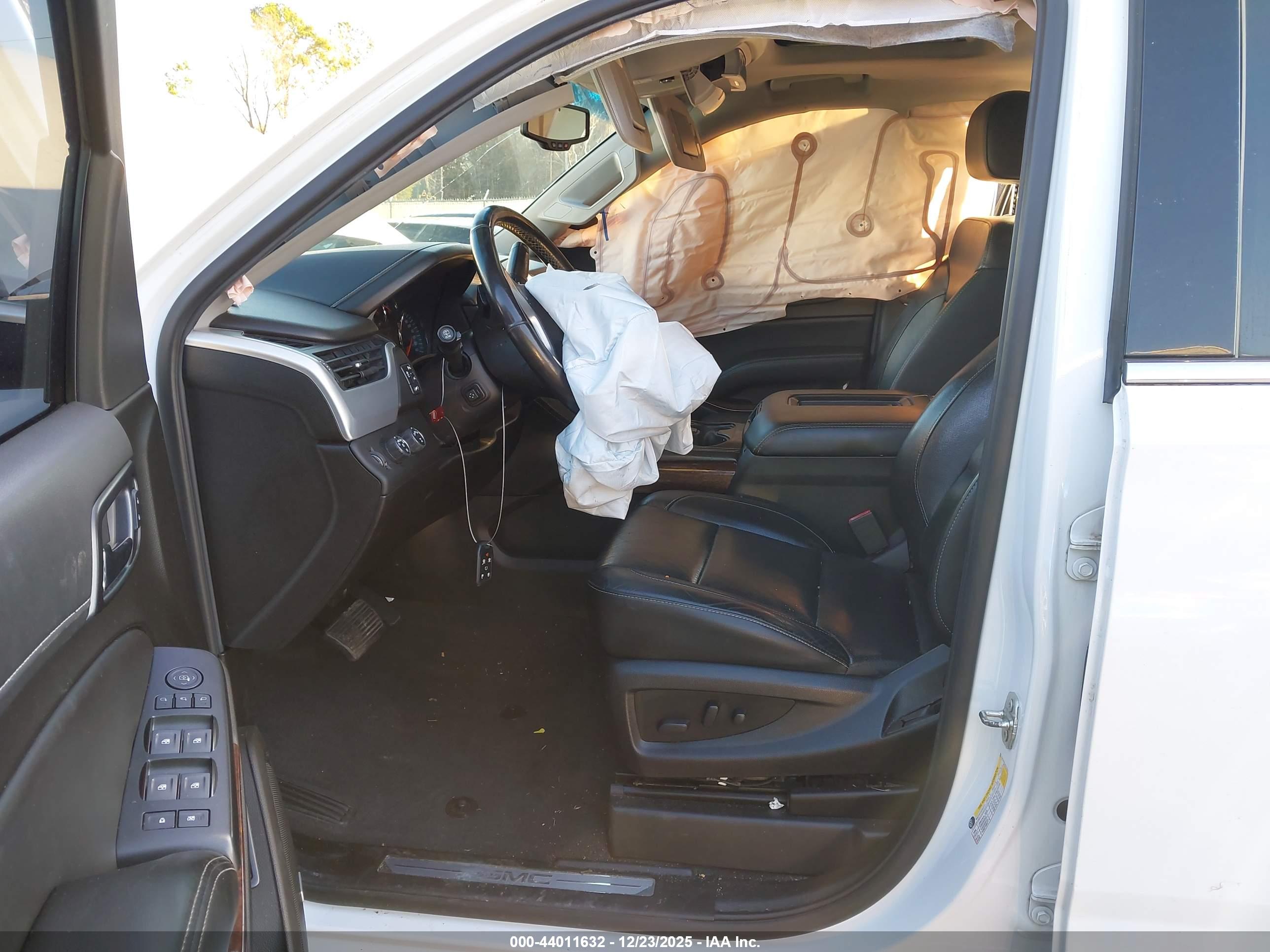 GMC YUKON image 5
