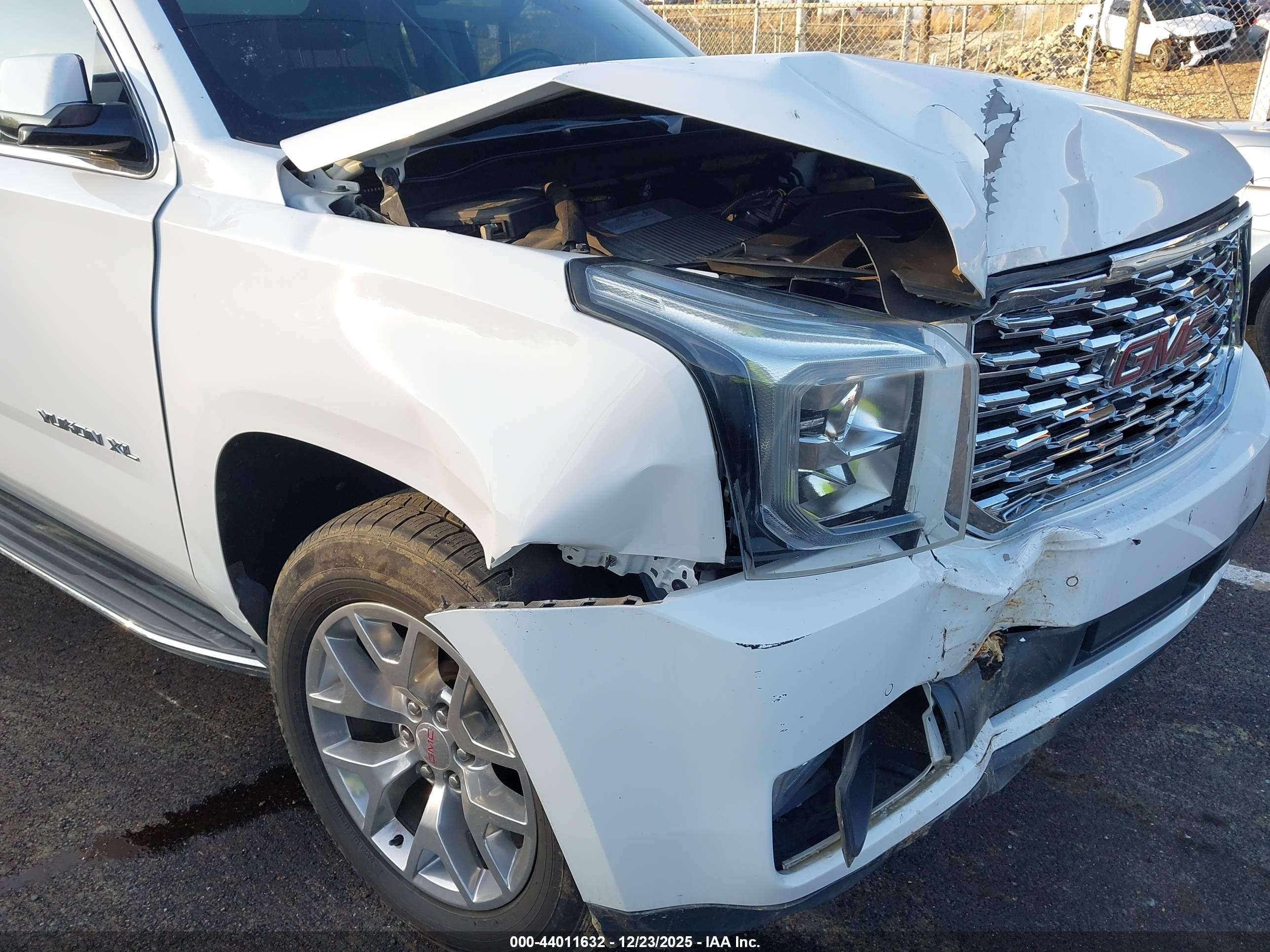 GMC YUKON image 6