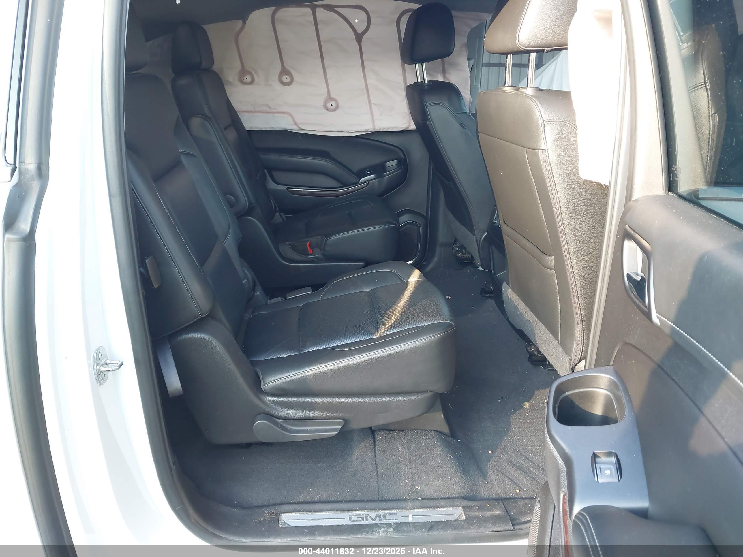 GMC YUKON image 8