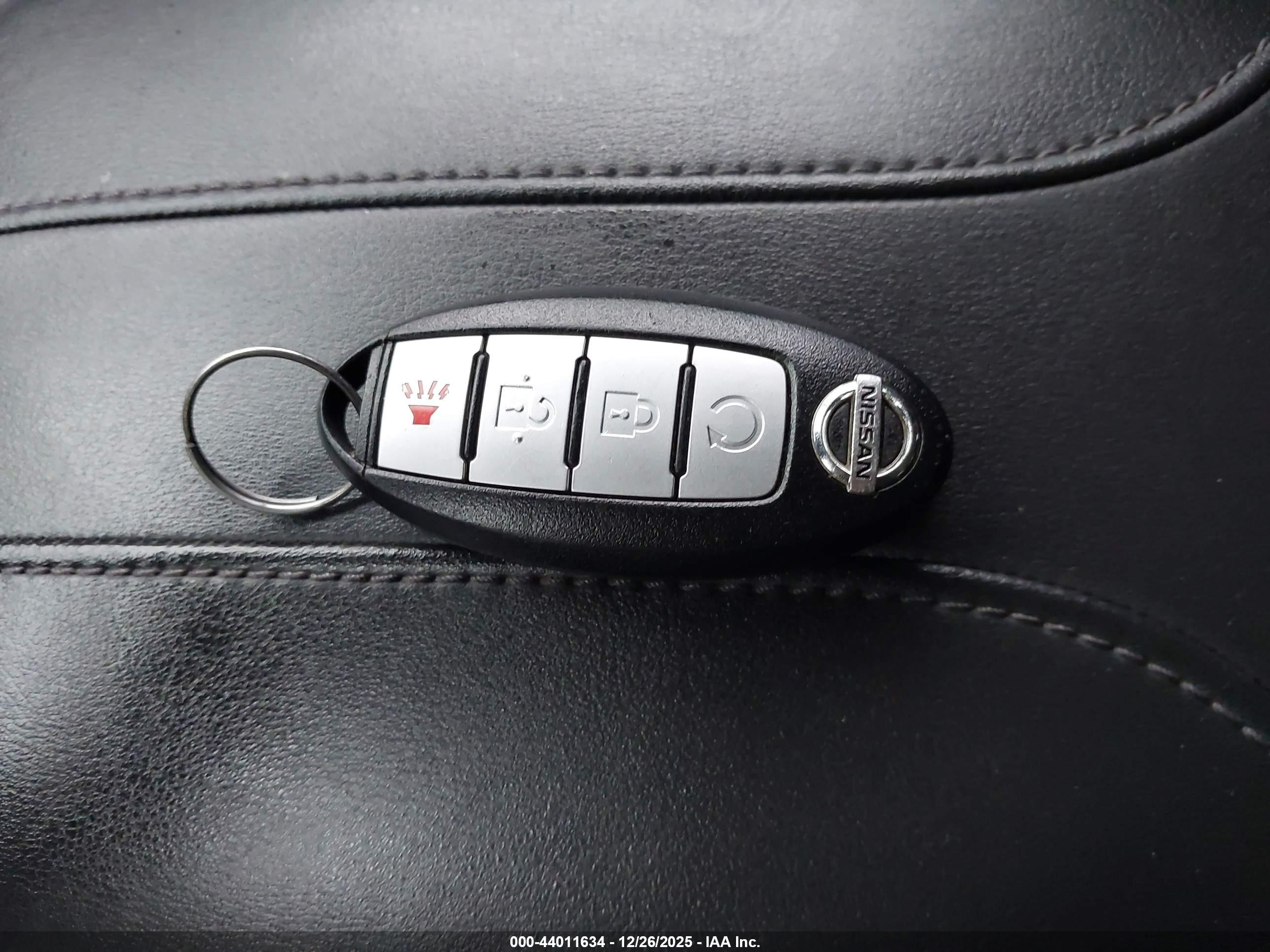 NISSAN ROGUE image 11