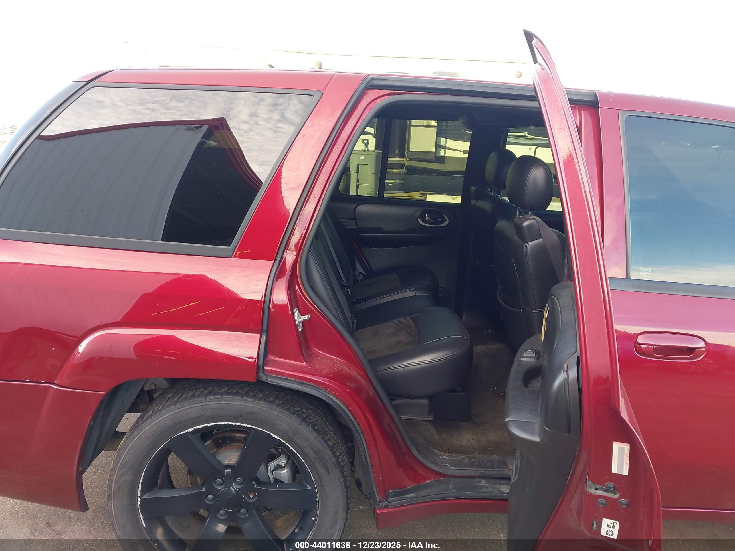 CHEVROLET TRAILBLAZER image 8