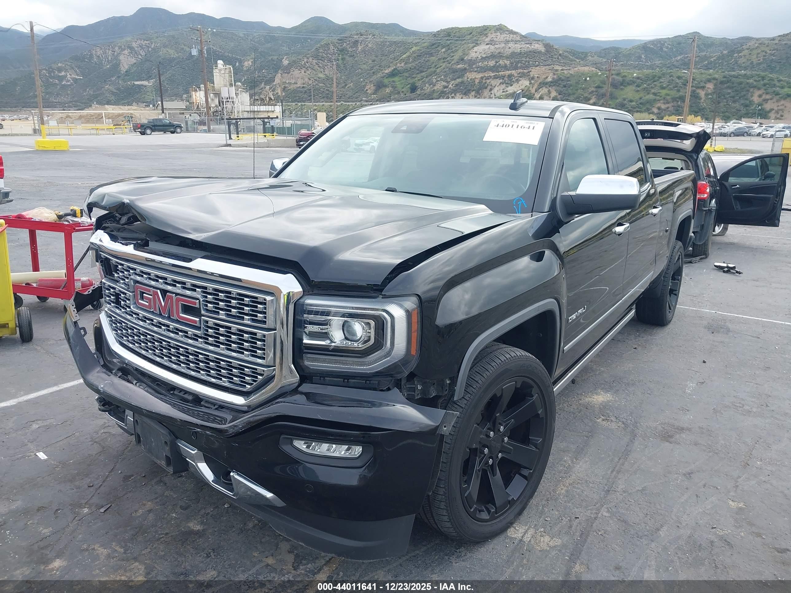 GMC SIERRA image 2
