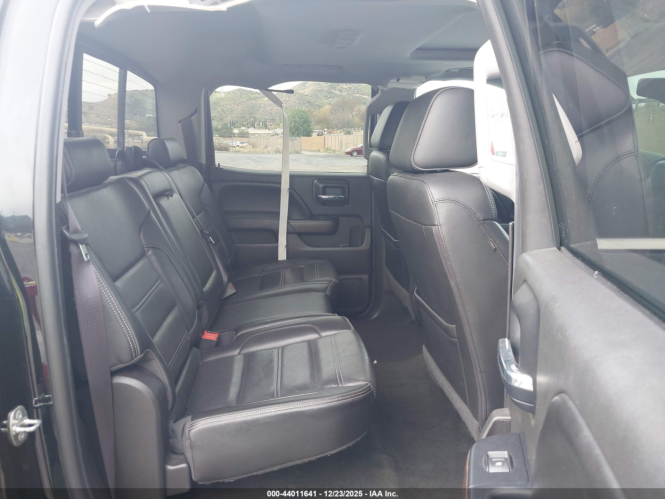 GMC SIERRA image 8