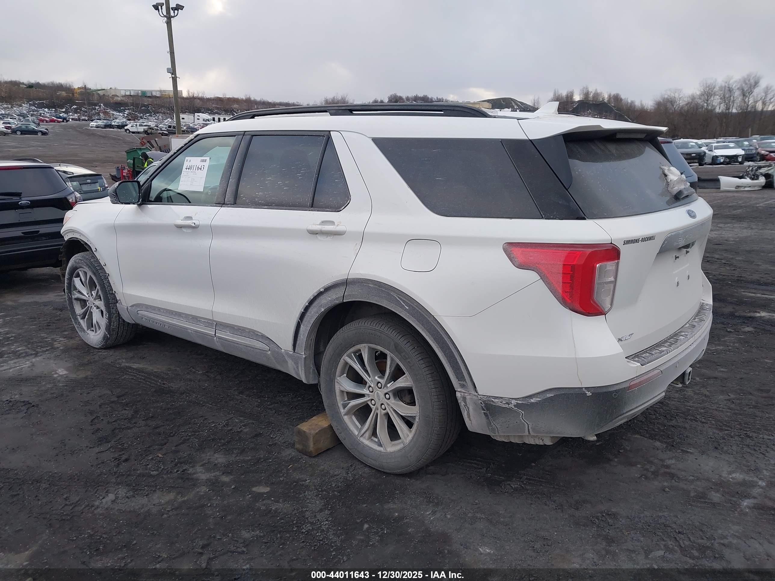 FORD EXPLORER image 3