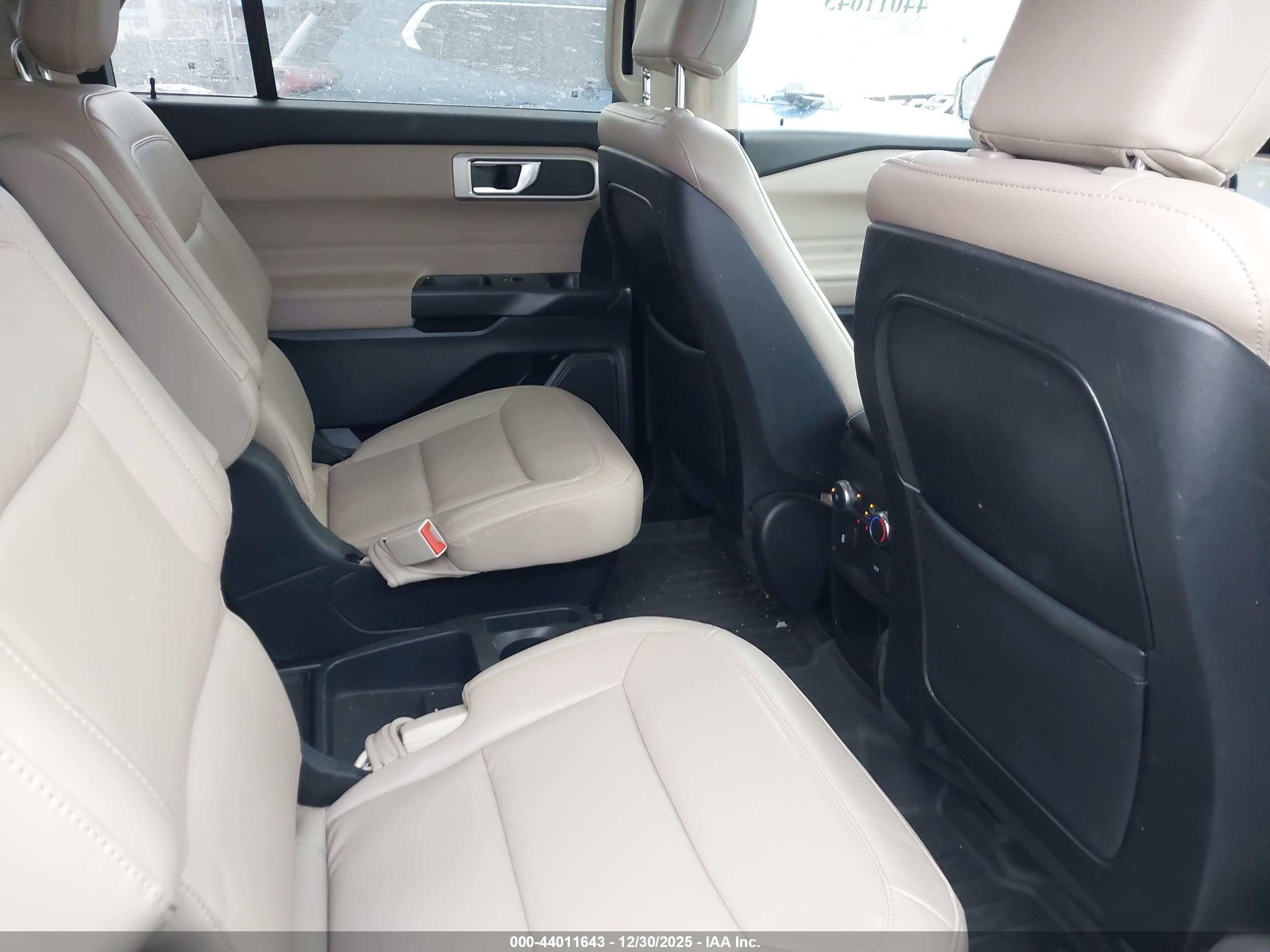 FORD EXPLORER image 8