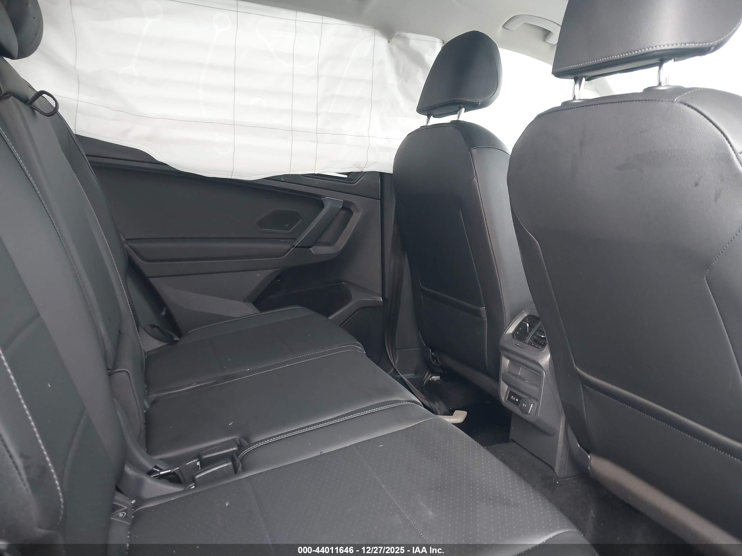 VOLKSWAGEN TIGUAN image 8