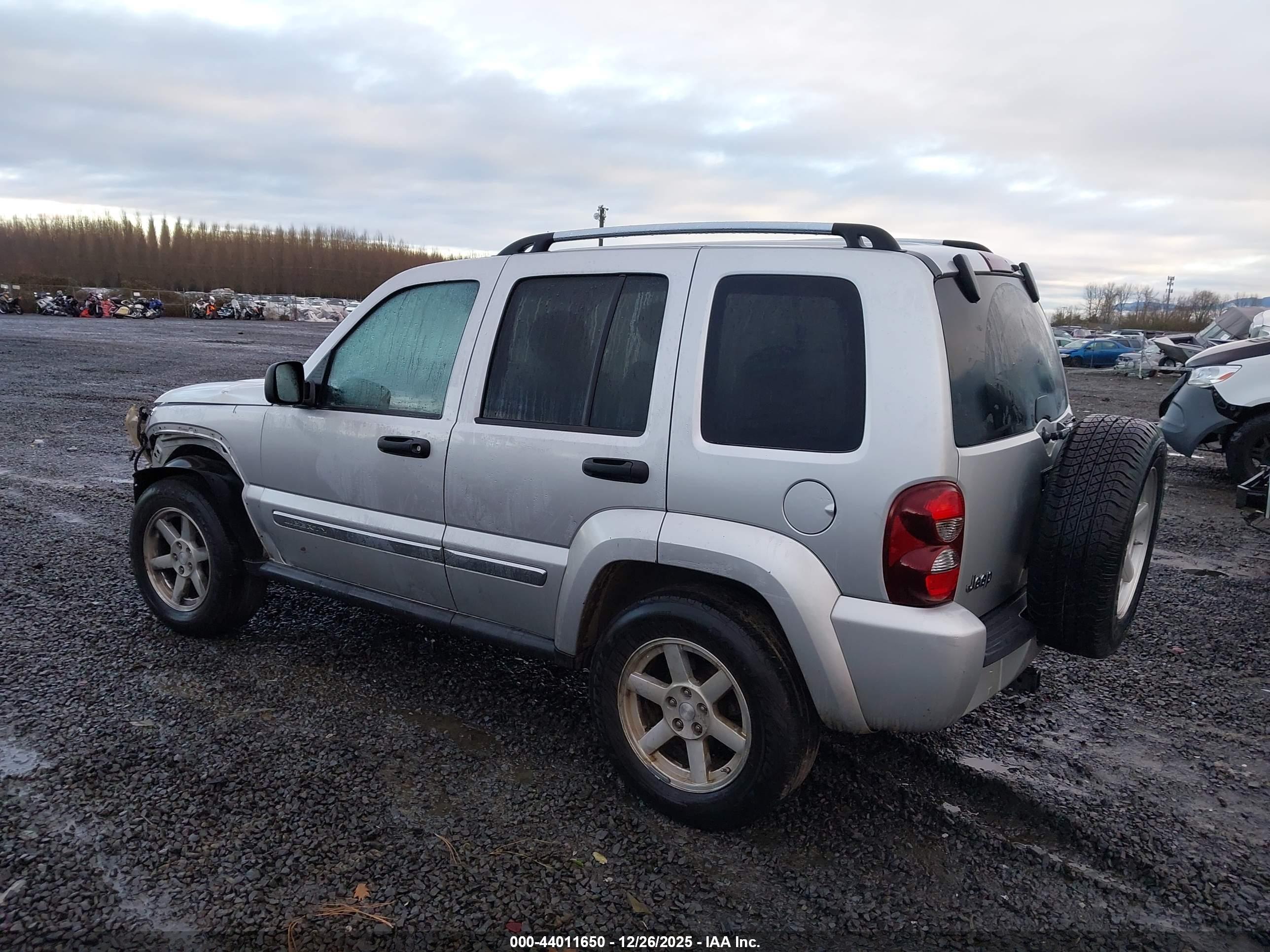 JEEP LIBERTY image 3