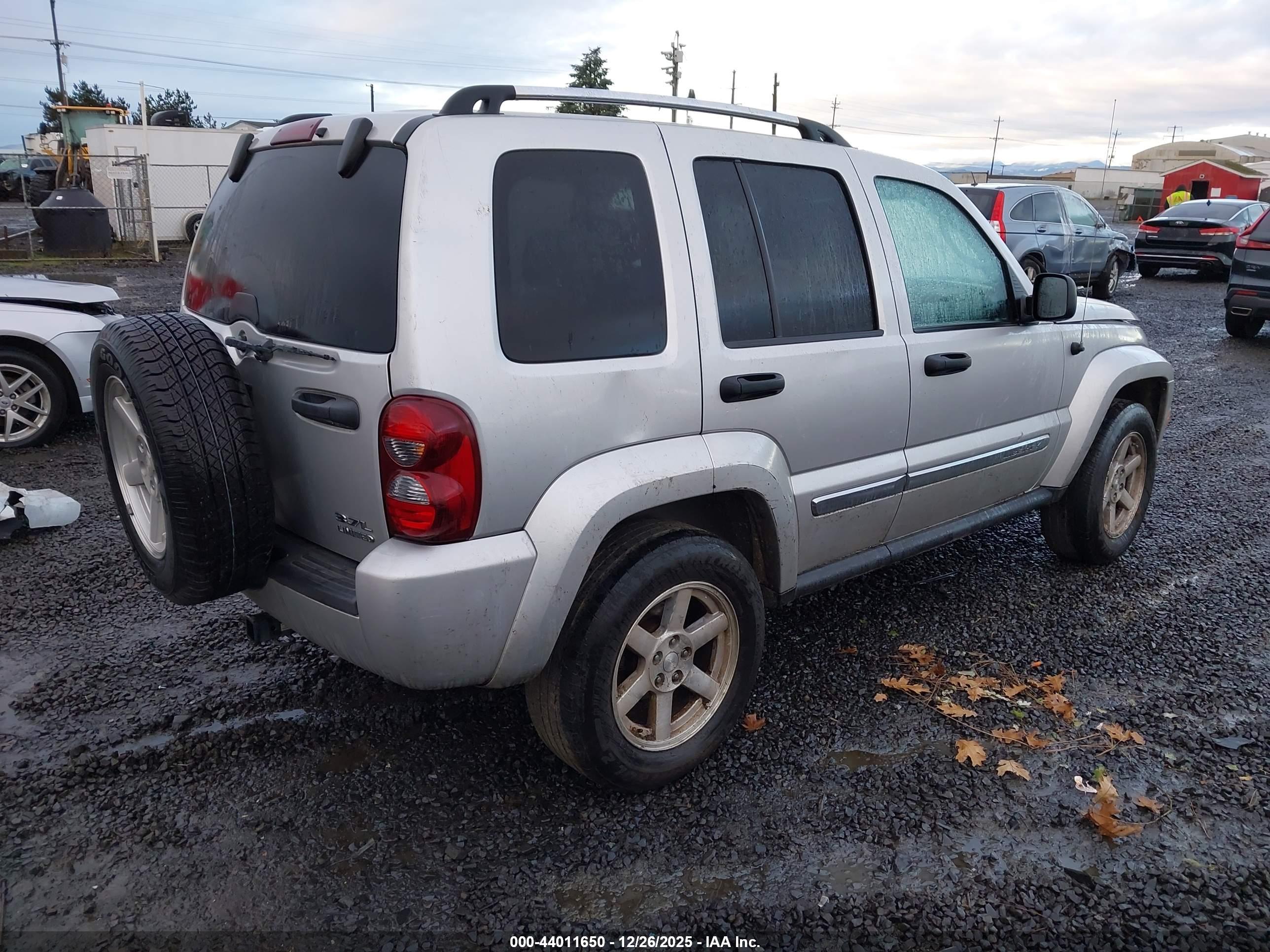 JEEP LIBERTY image 4