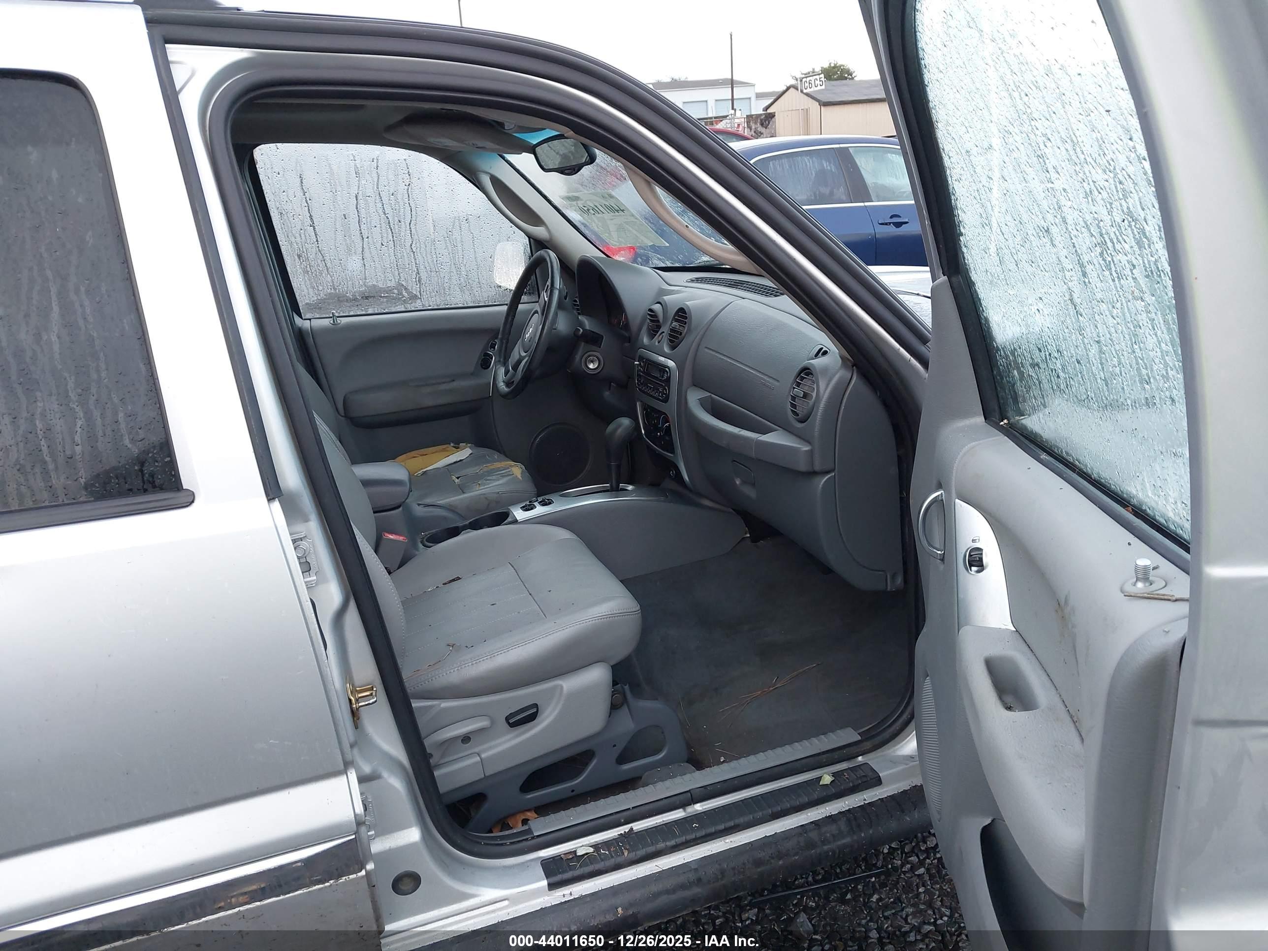 JEEP LIBERTY image 5