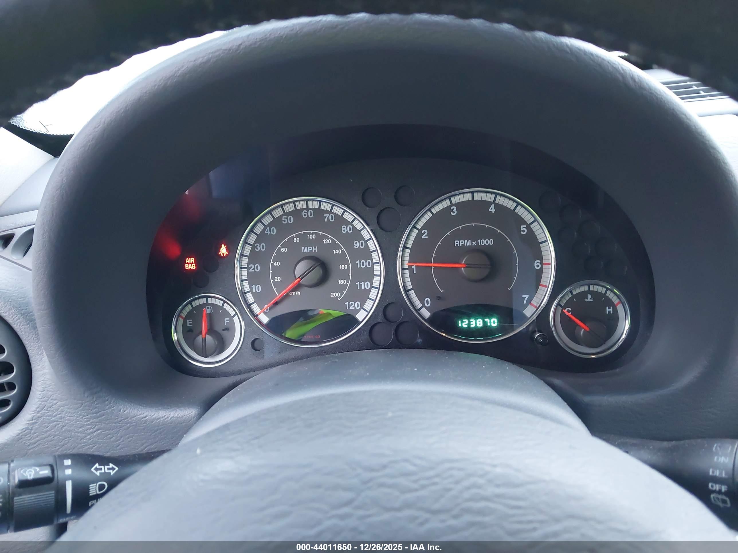 JEEP LIBERTY image 7