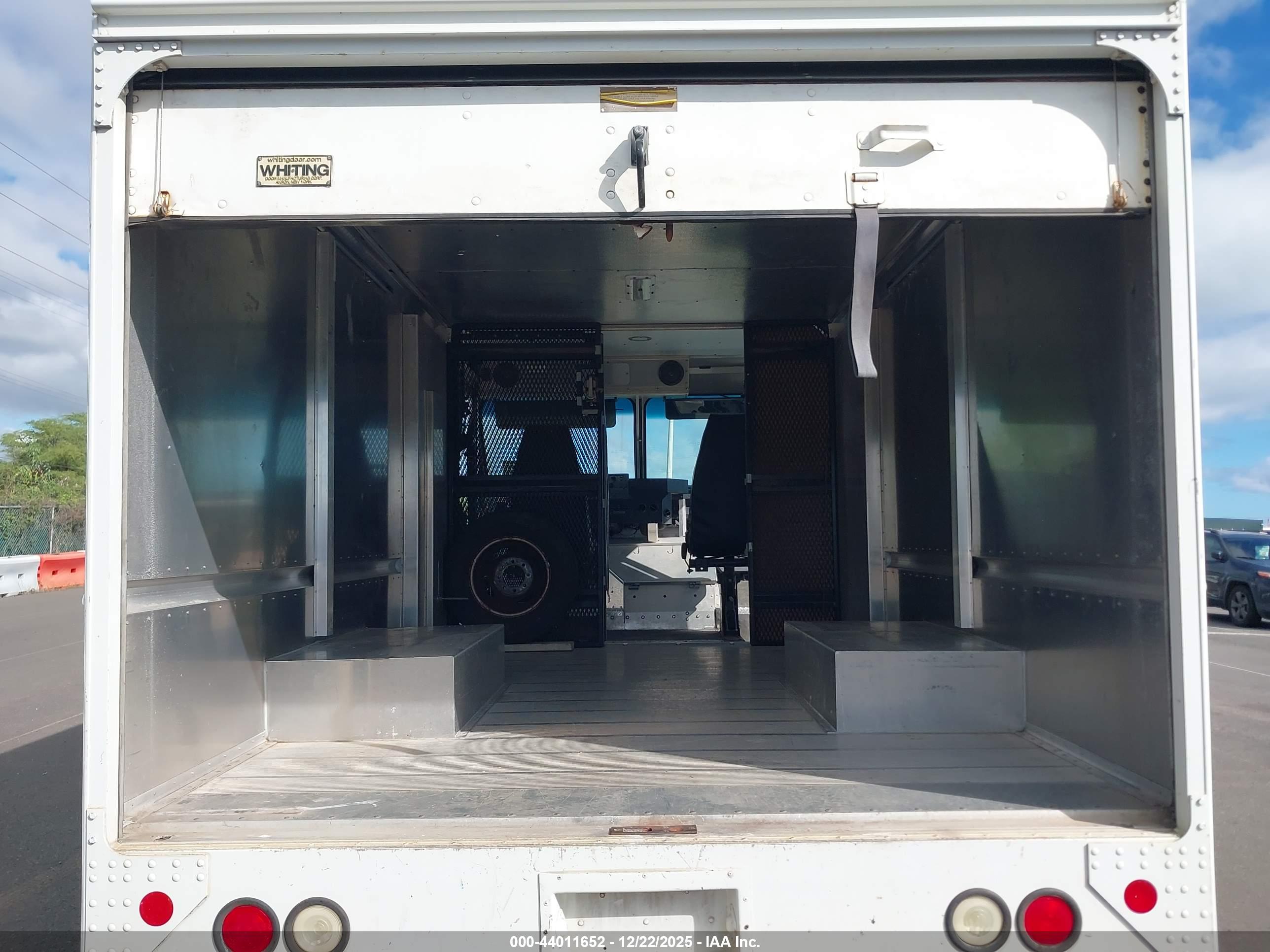 FORD E-350 image 8