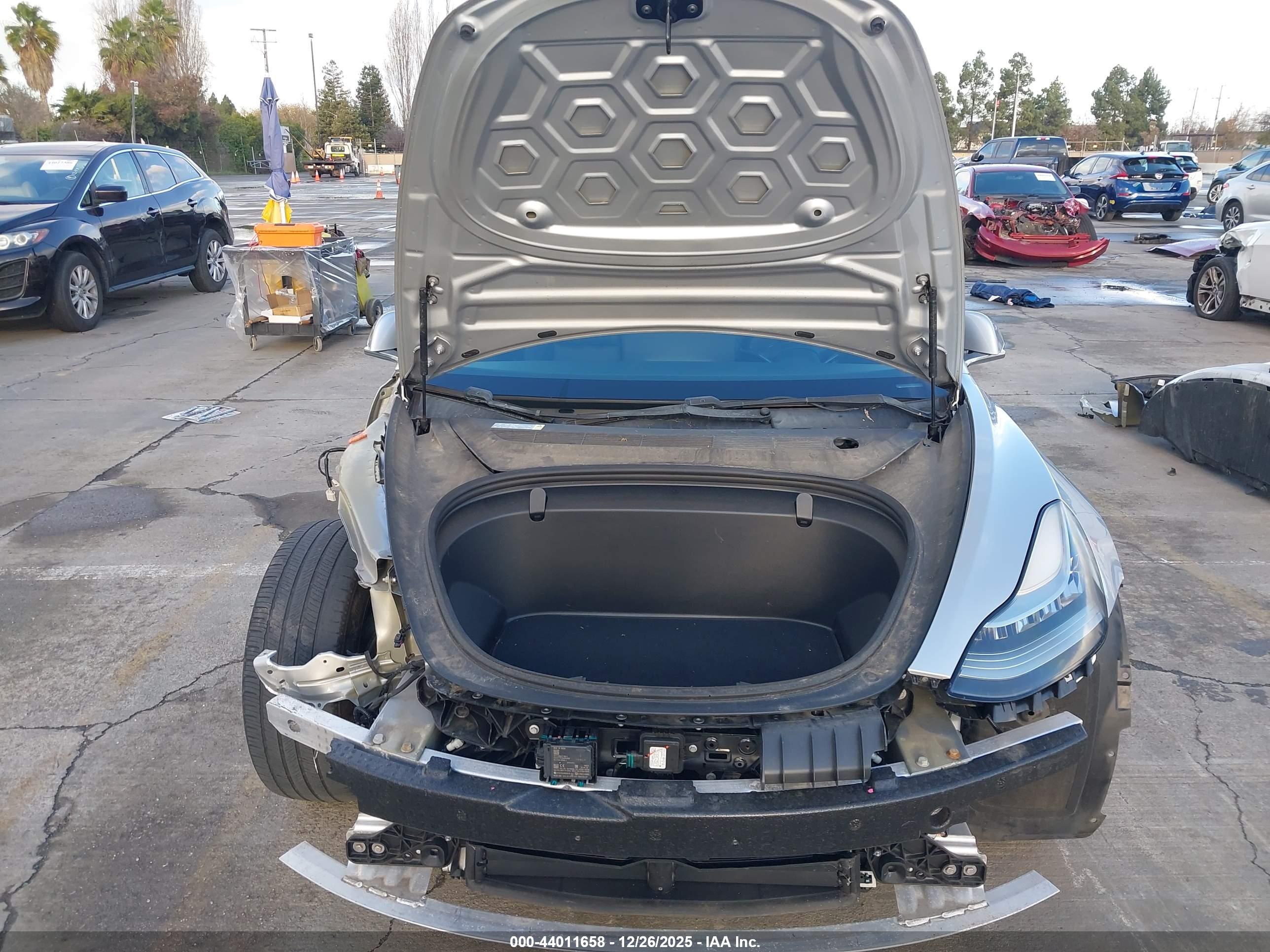 TESLA MODEL image 10