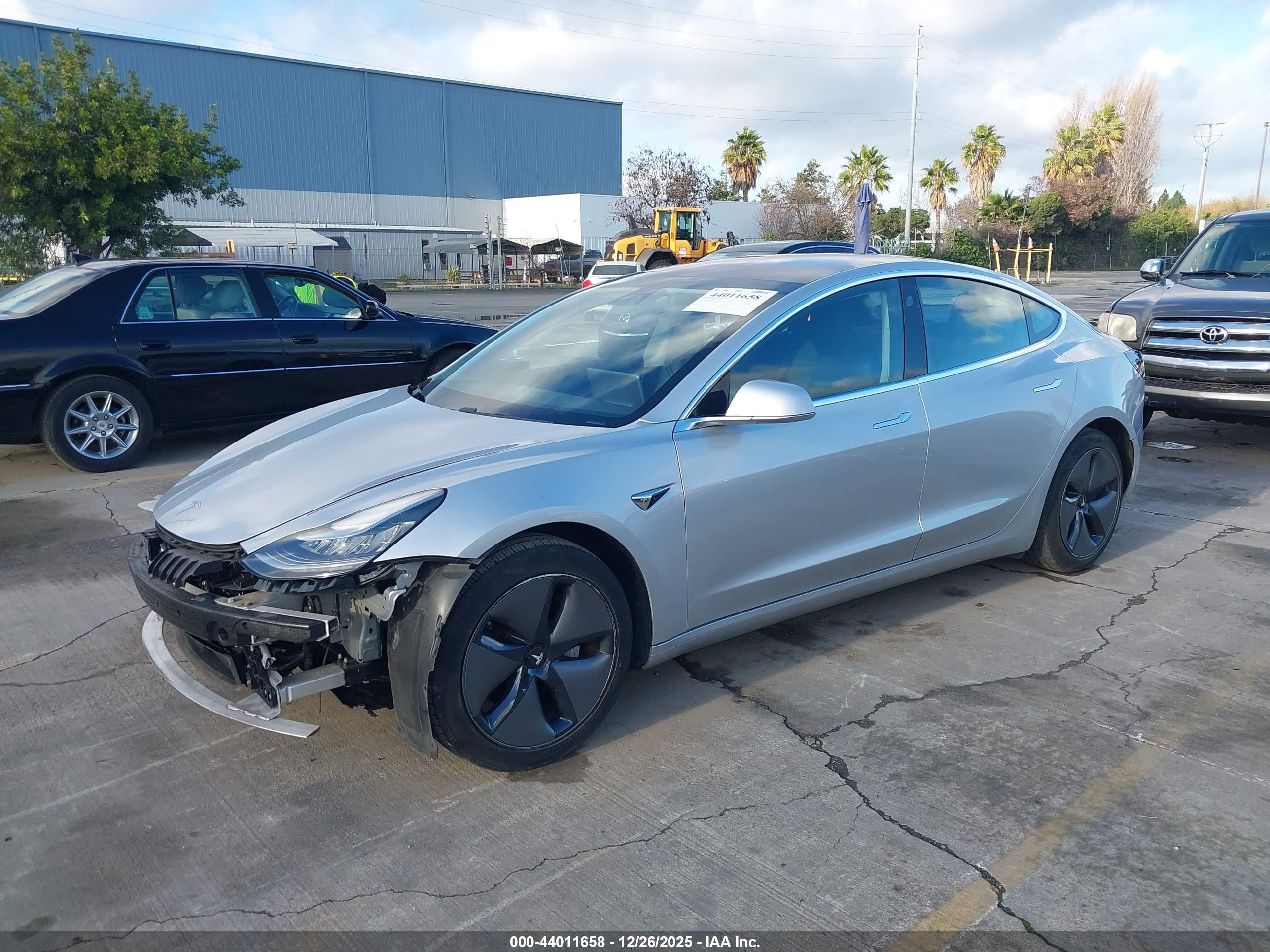 TESLA MODEL image 2