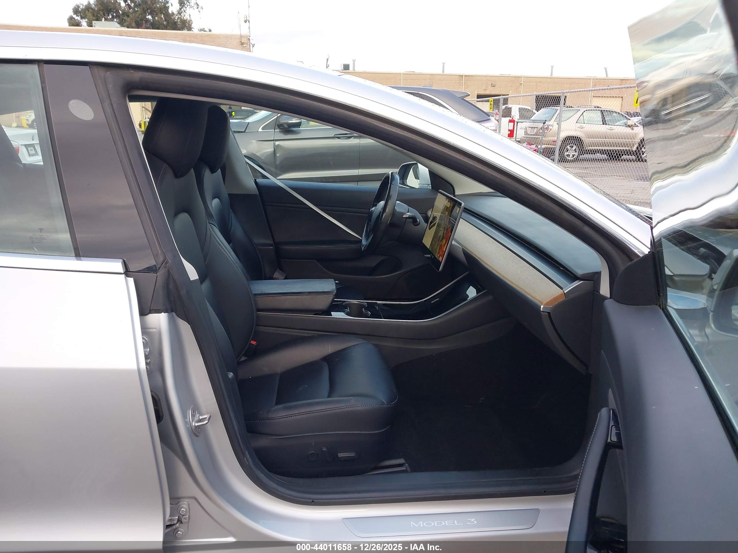 TESLA MODEL image 5