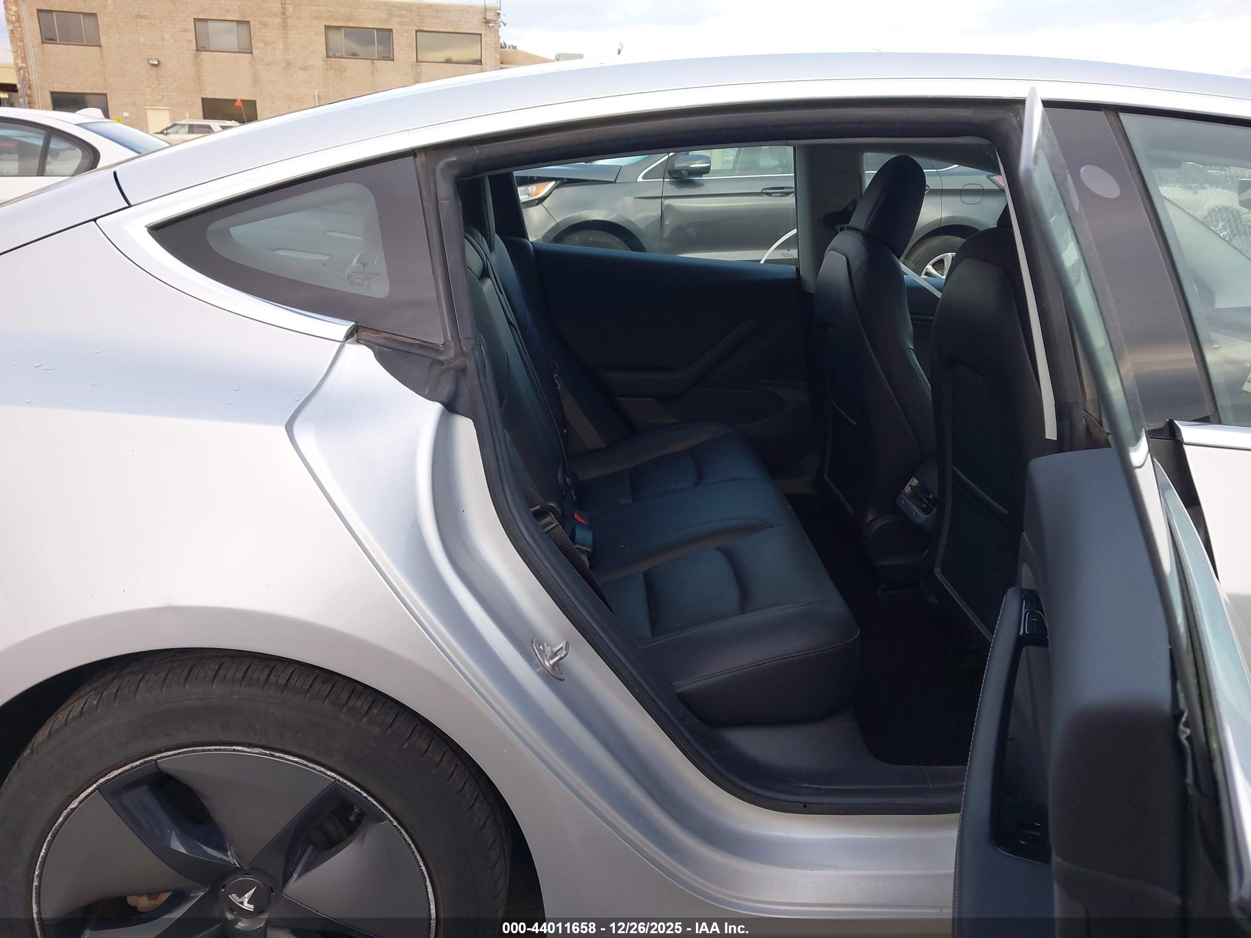 TESLA MODEL image 8