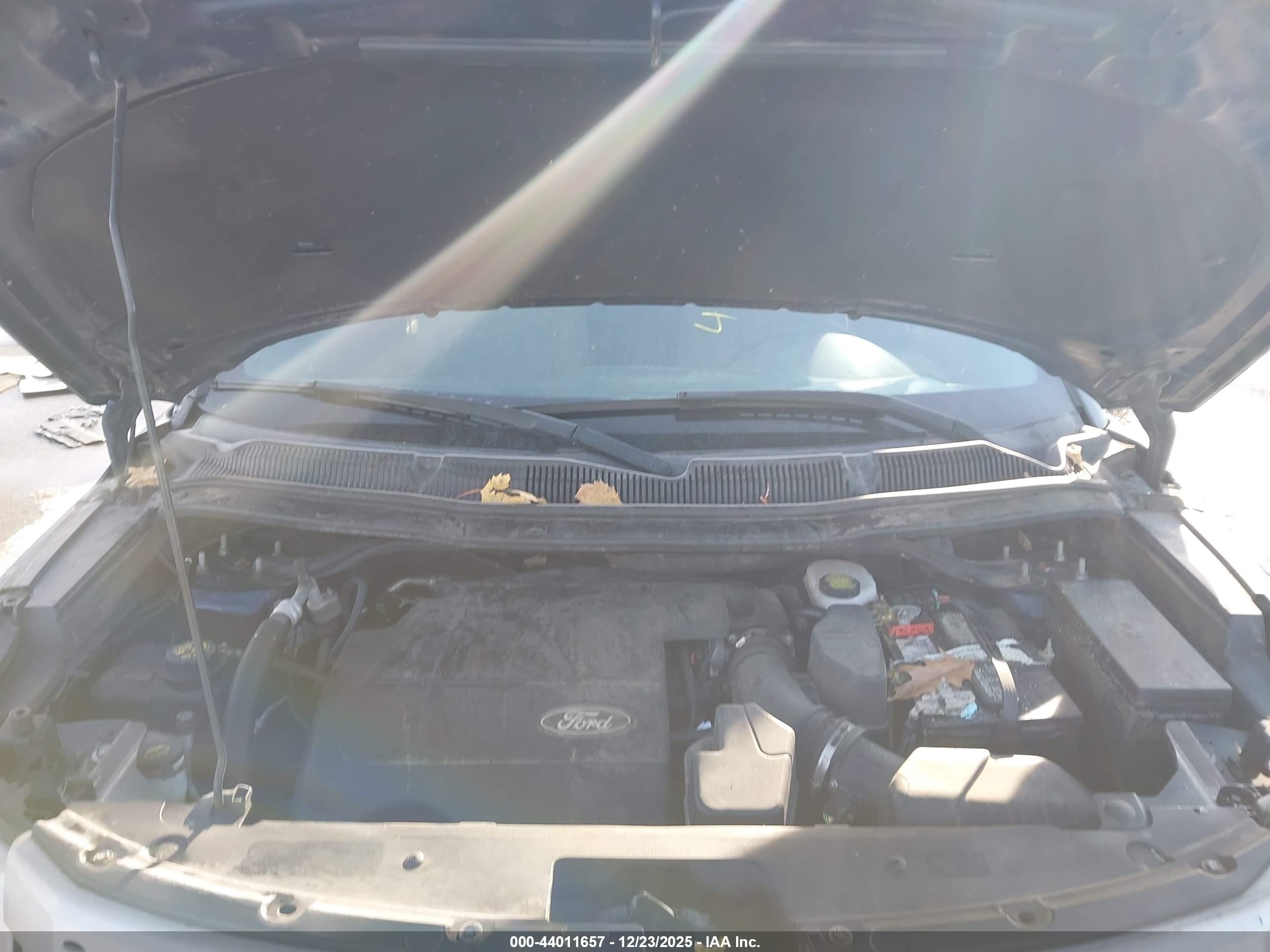FORD EXPLORER image 10