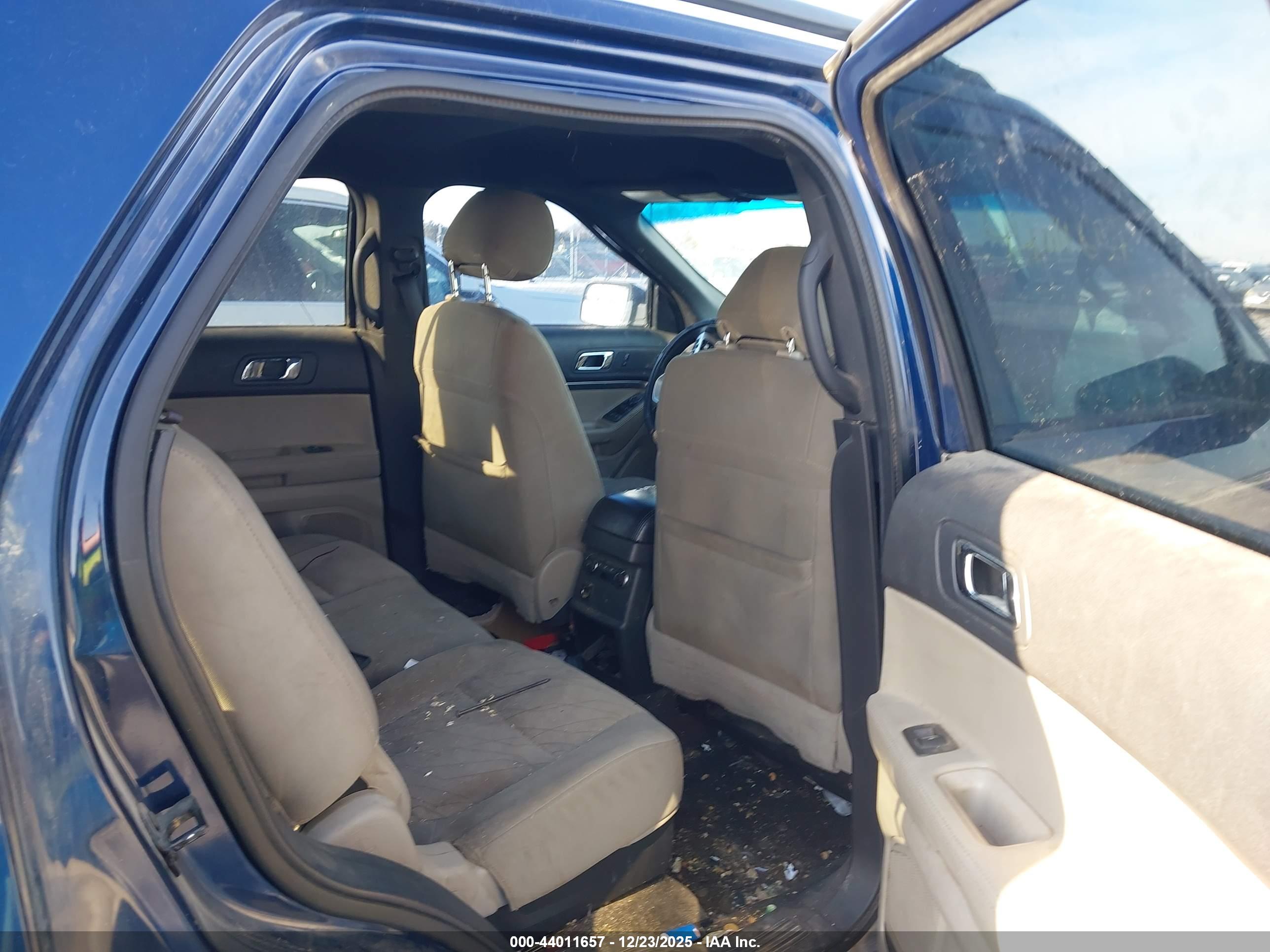 FORD EXPLORER image 8