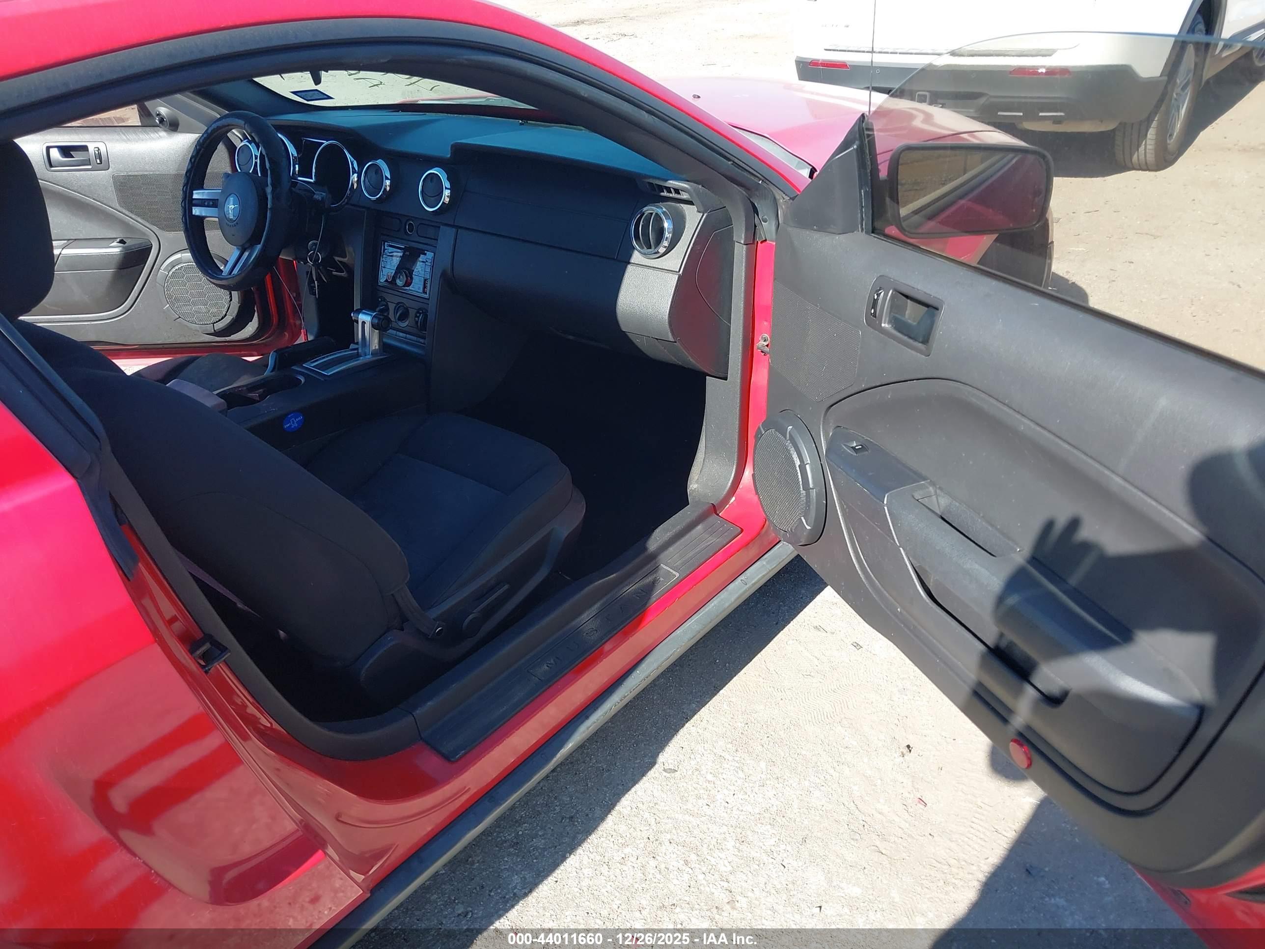 FORD MUSTANG image 5