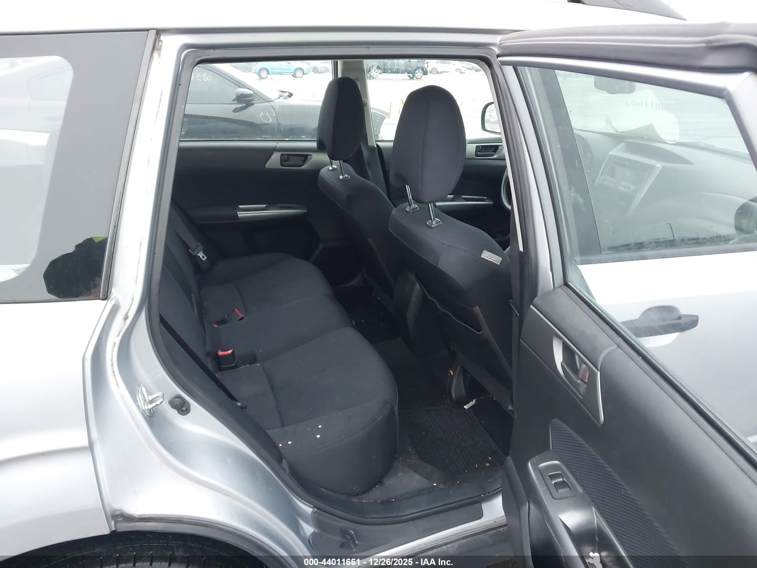 SUBARU FORESTER image 8