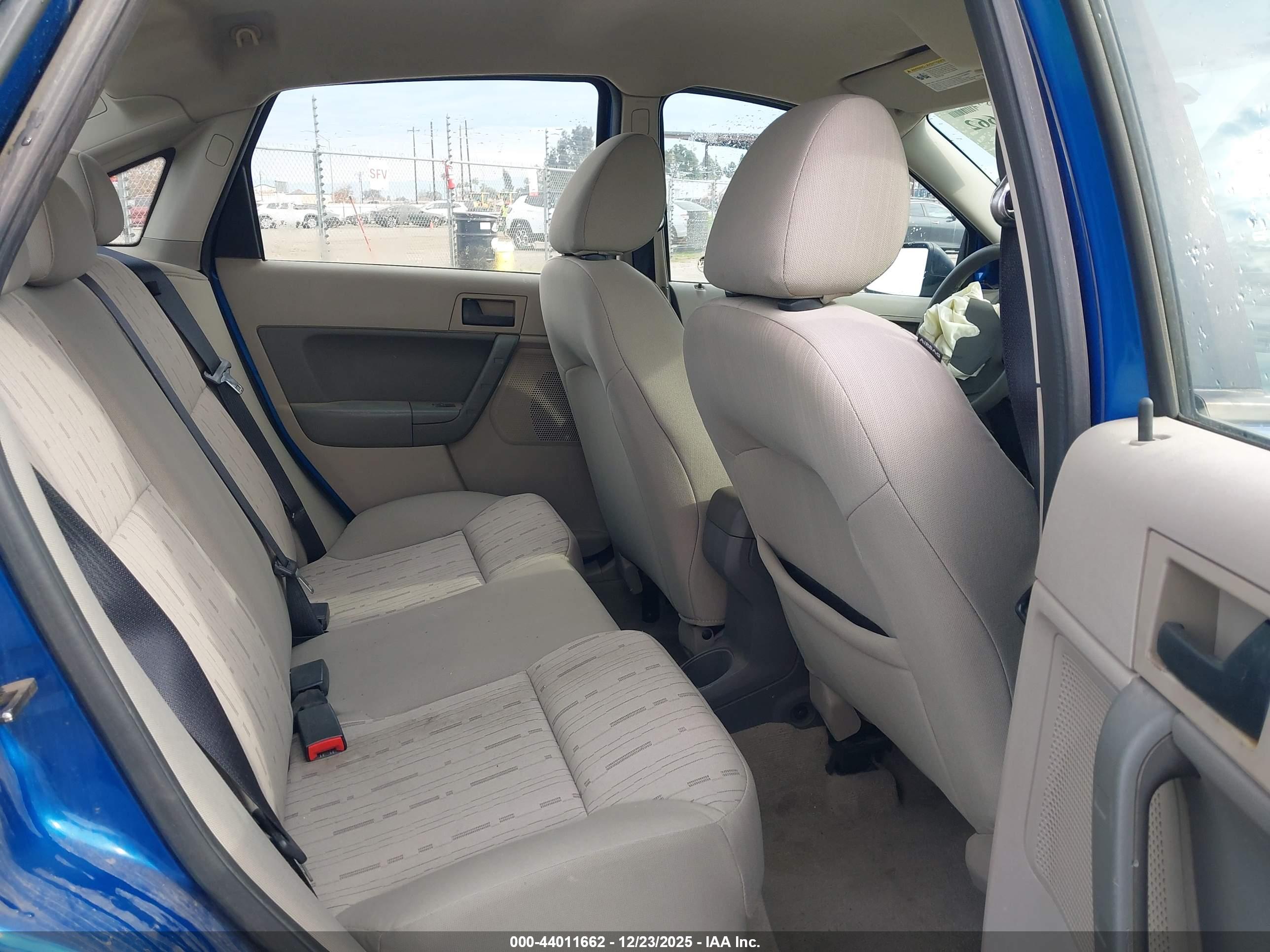 FORD FOCUS image 8
