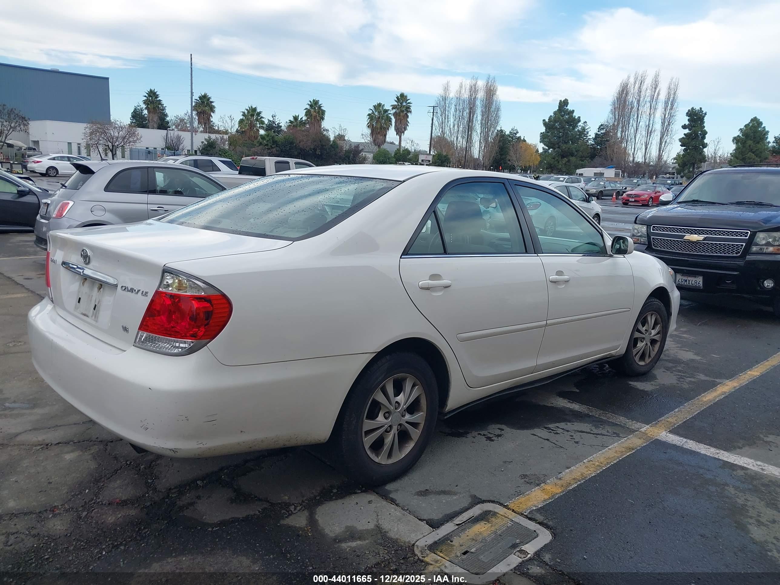 TOYOTA CAMRY image 4