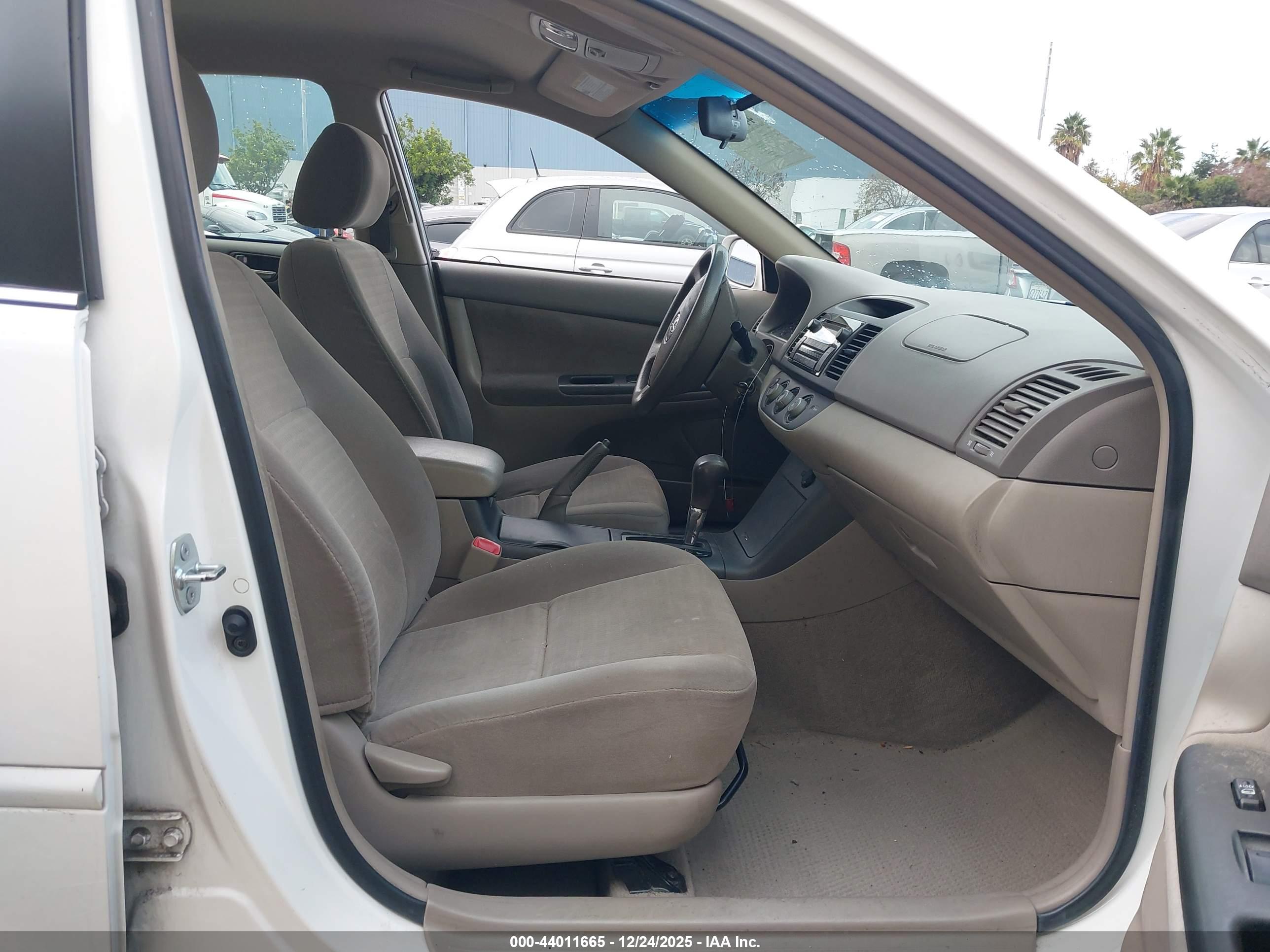 TOYOTA CAMRY image 5