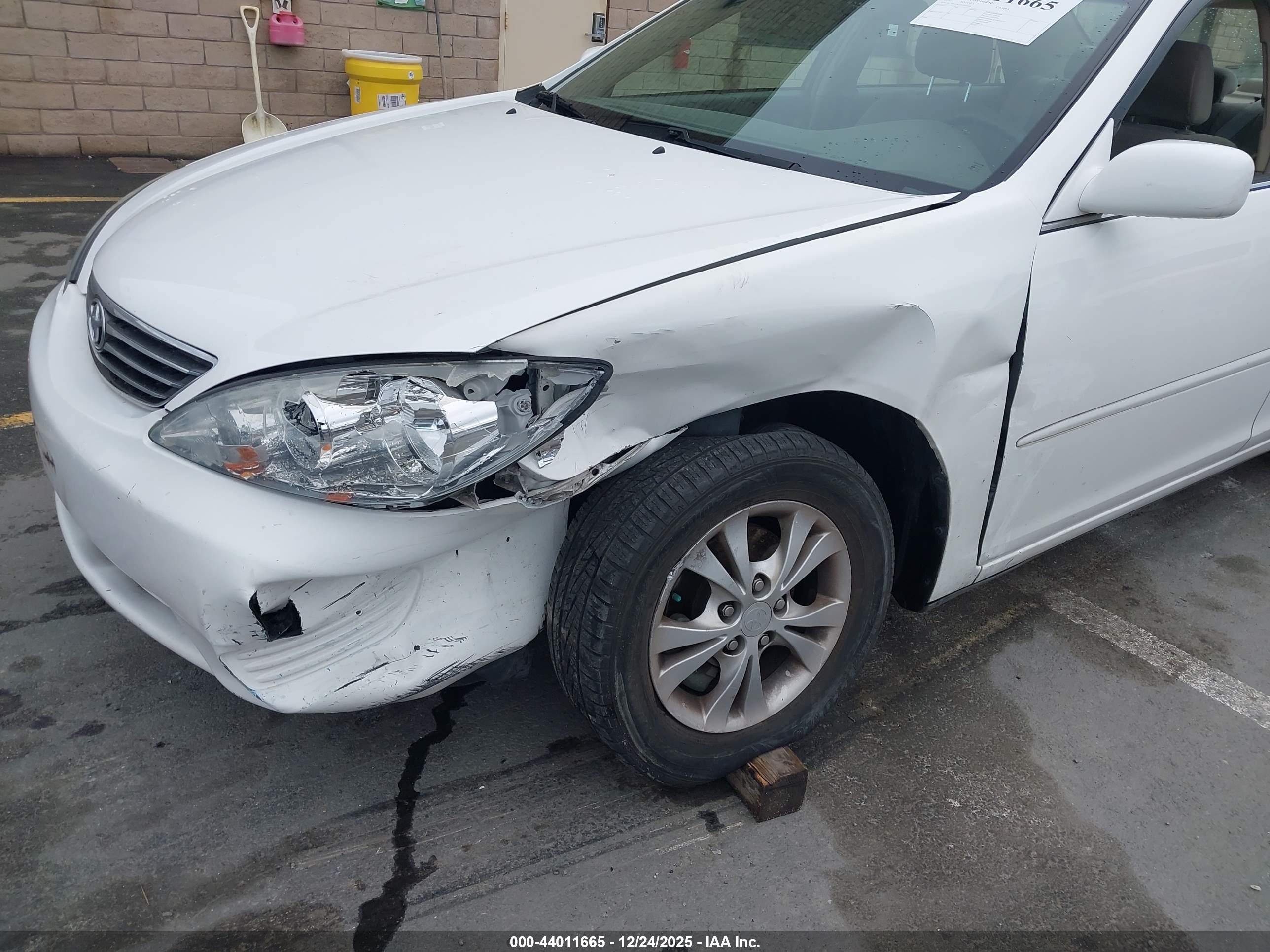 TOYOTA CAMRY image 6