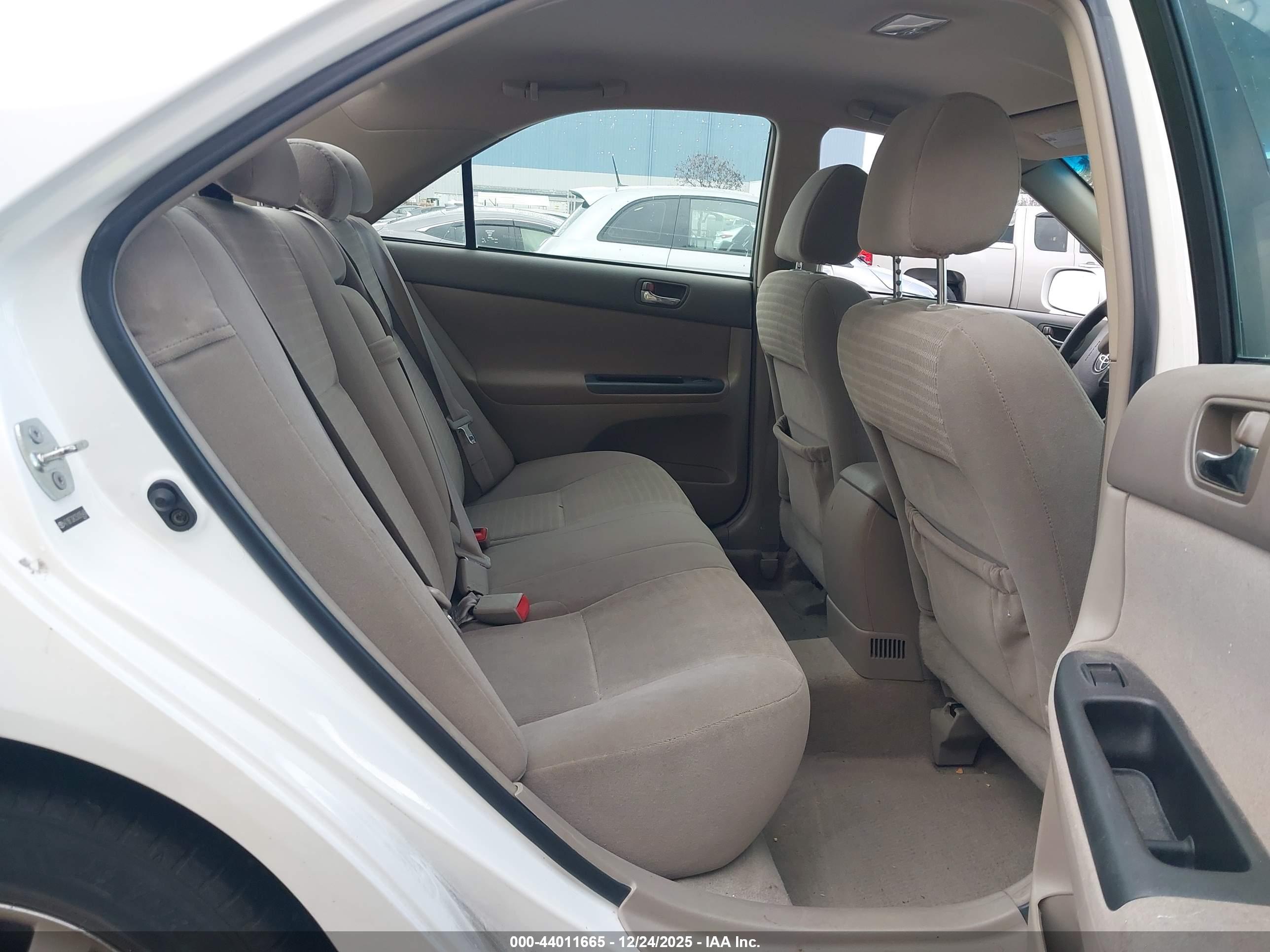 TOYOTA CAMRY image 8