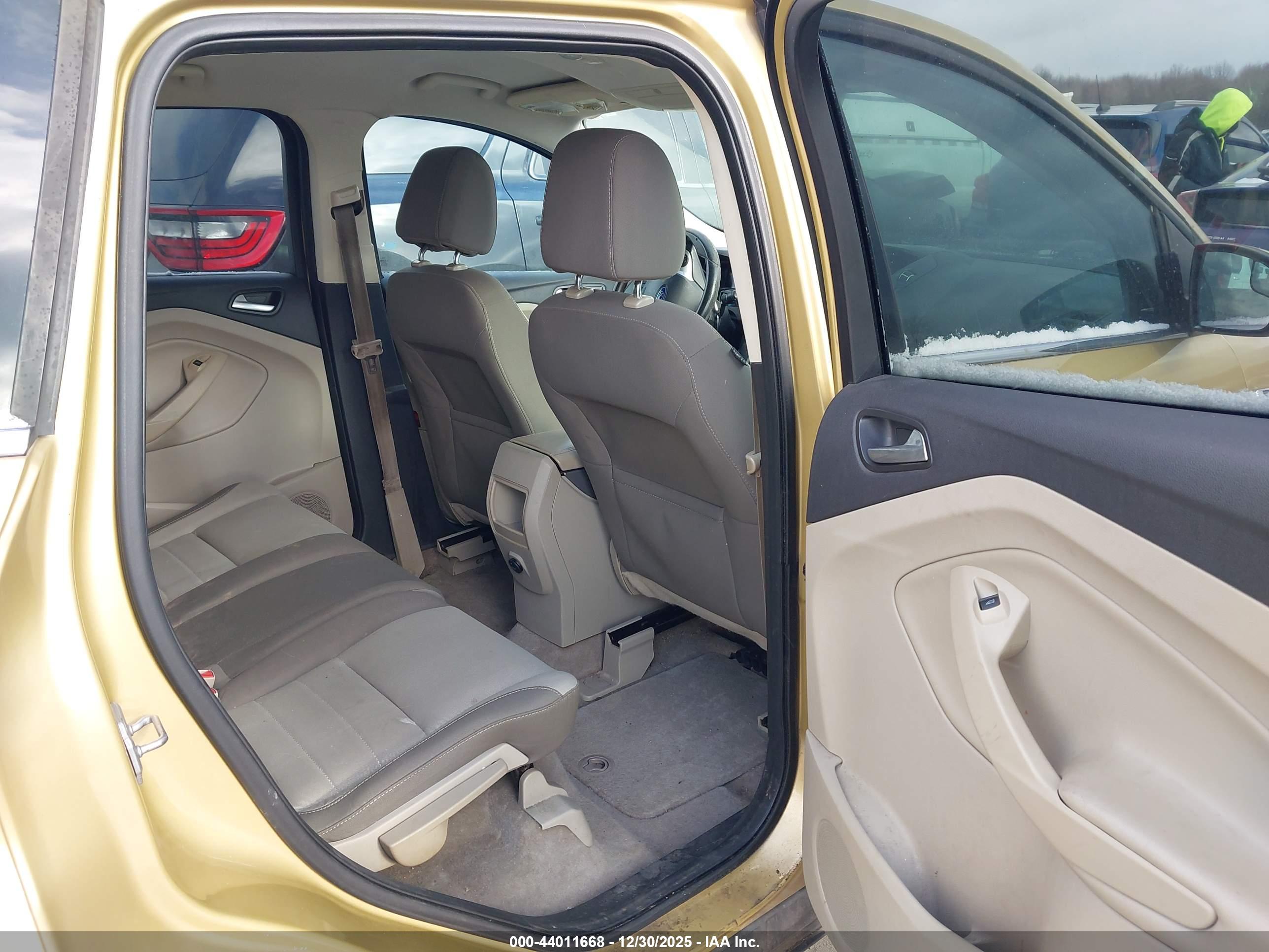 FORD ESCAPE image 8