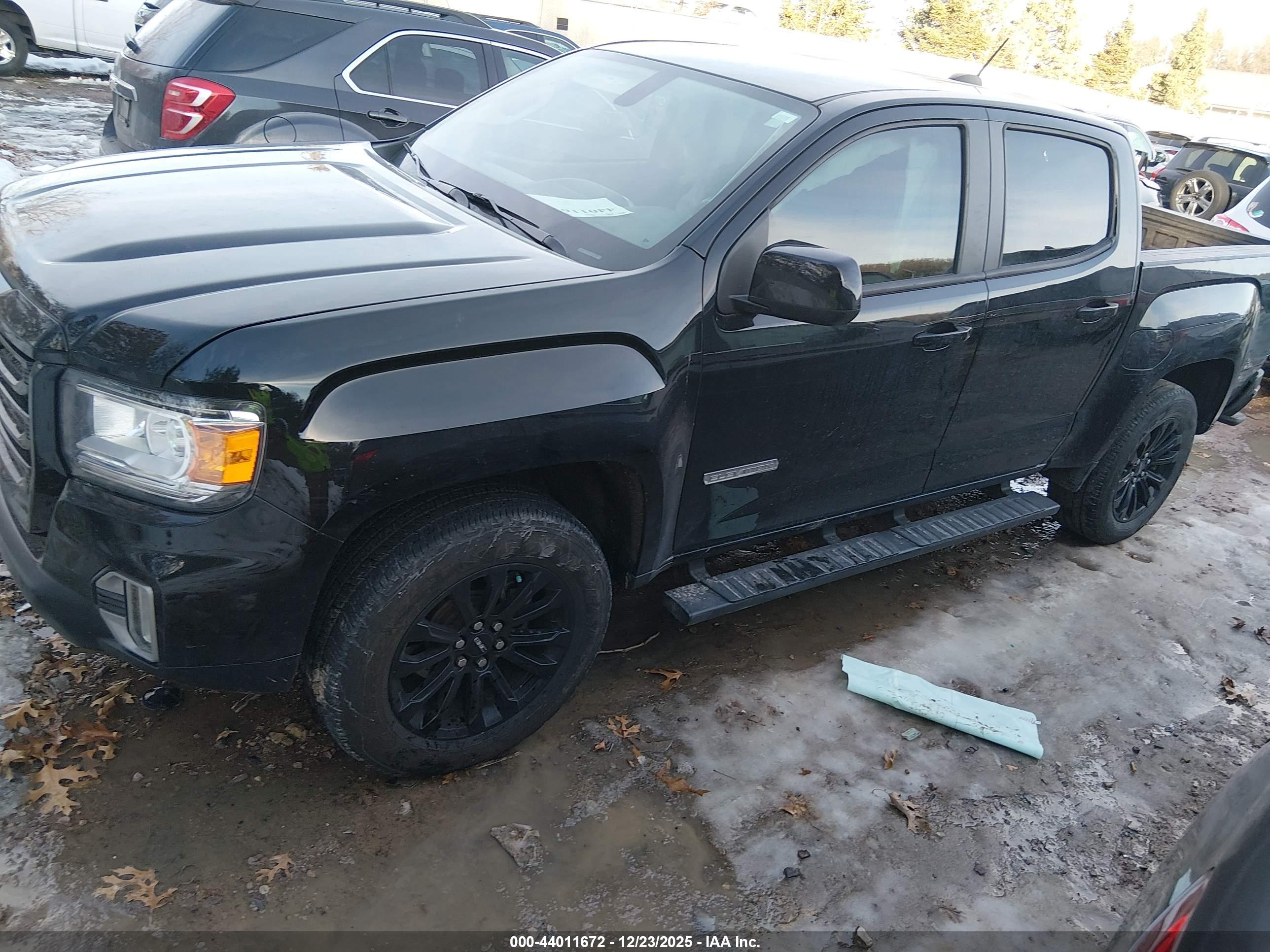 GMC CANYON image 2