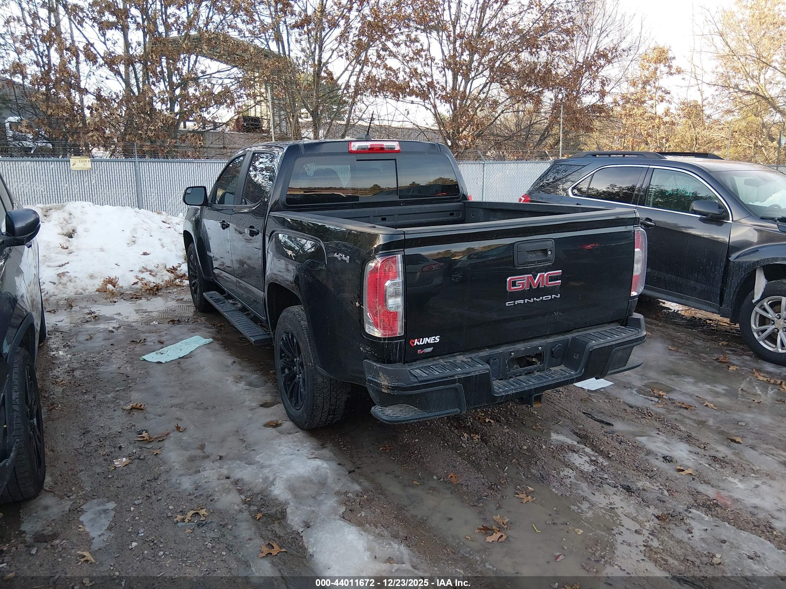 GMC CANYON image 3