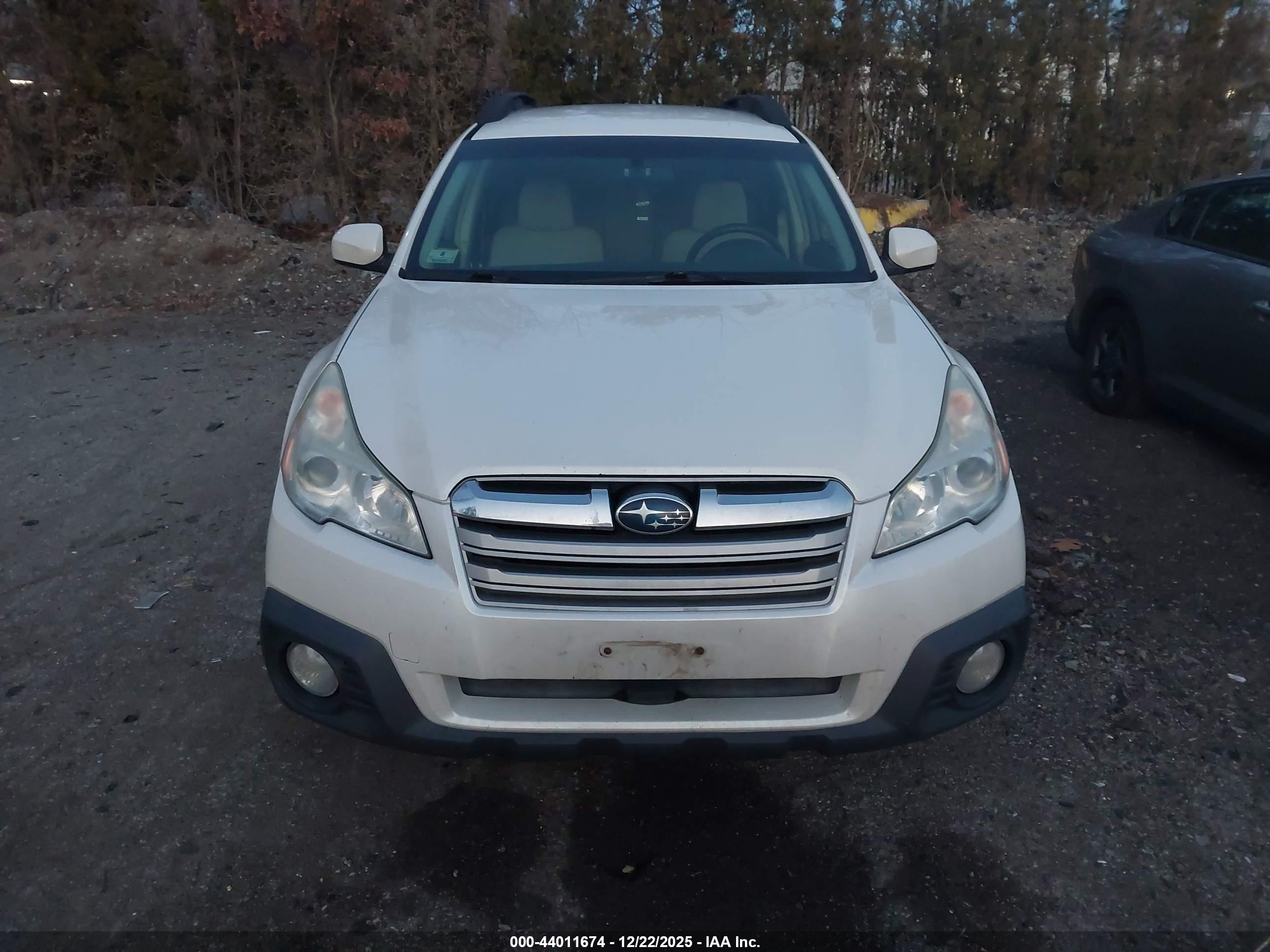 SUBARU OUTBACK image 6