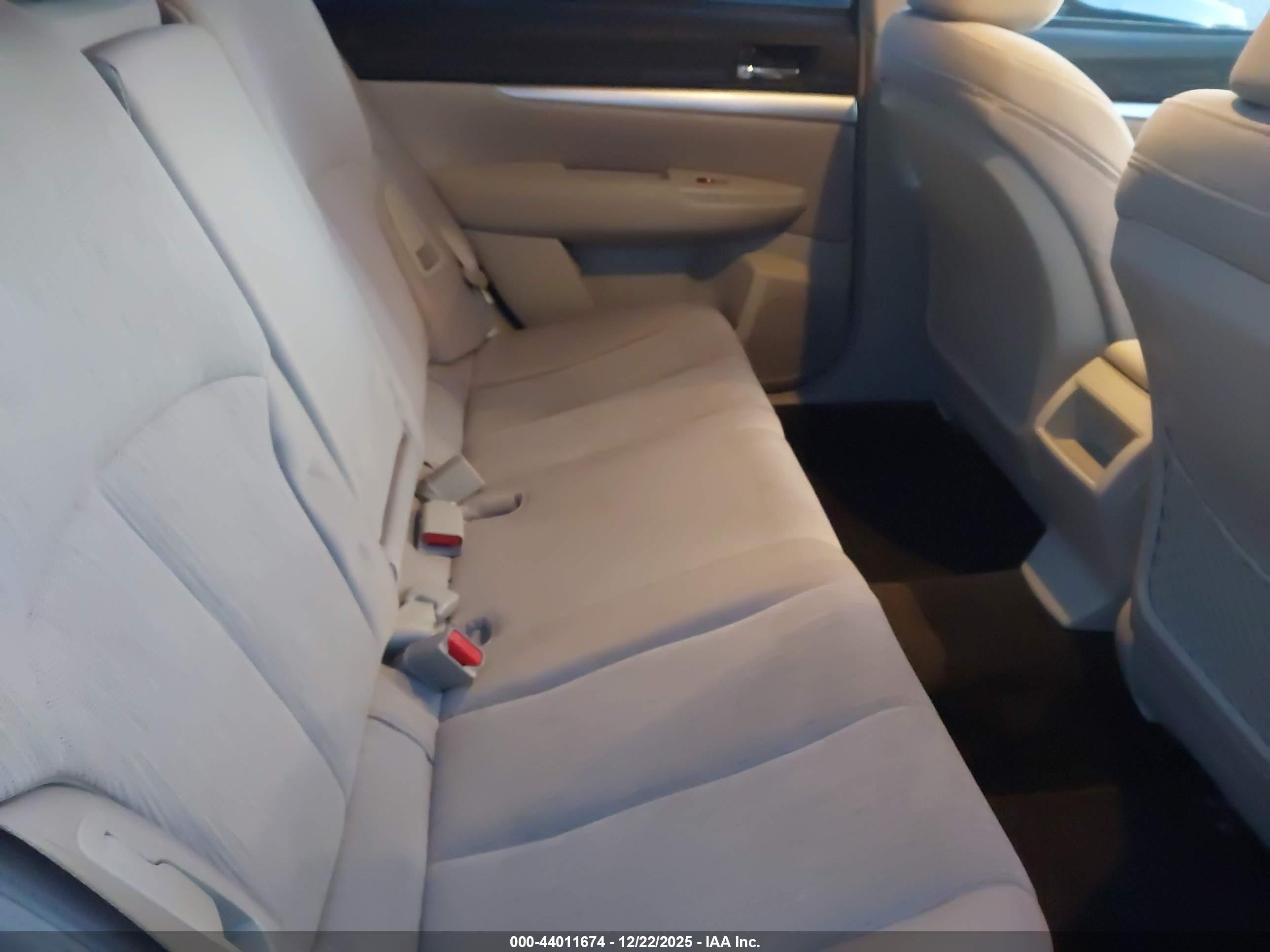 SUBARU OUTBACK image 8
