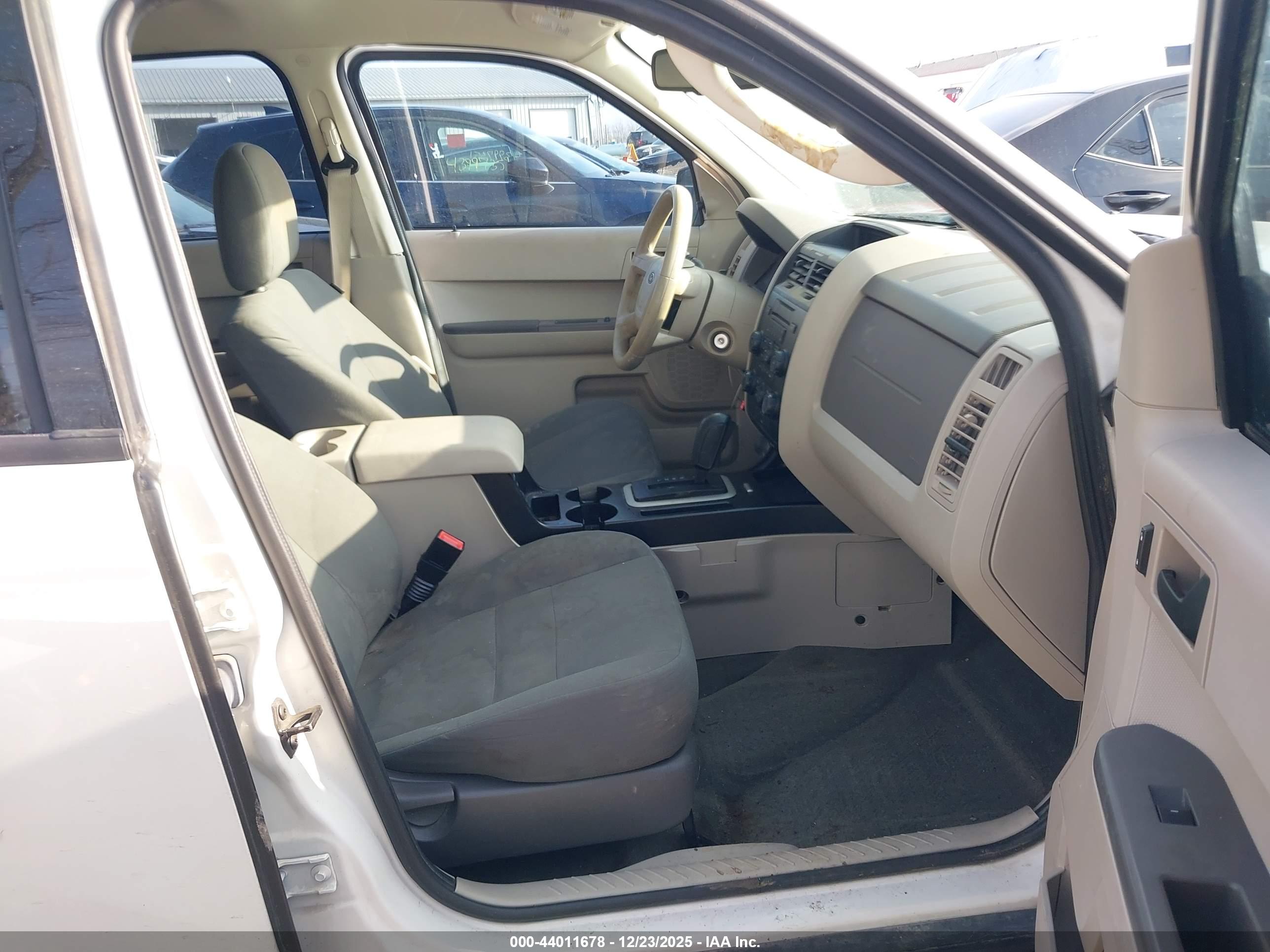 FORD ESCAPE image 5