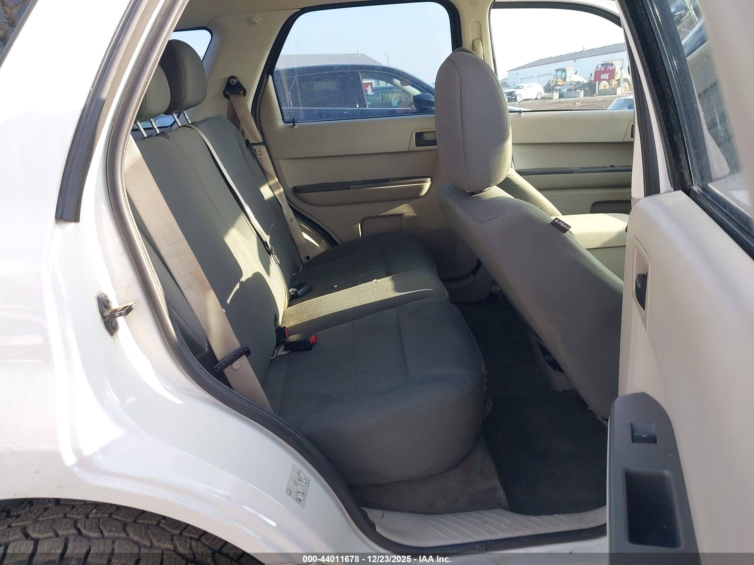 FORD ESCAPE image 8