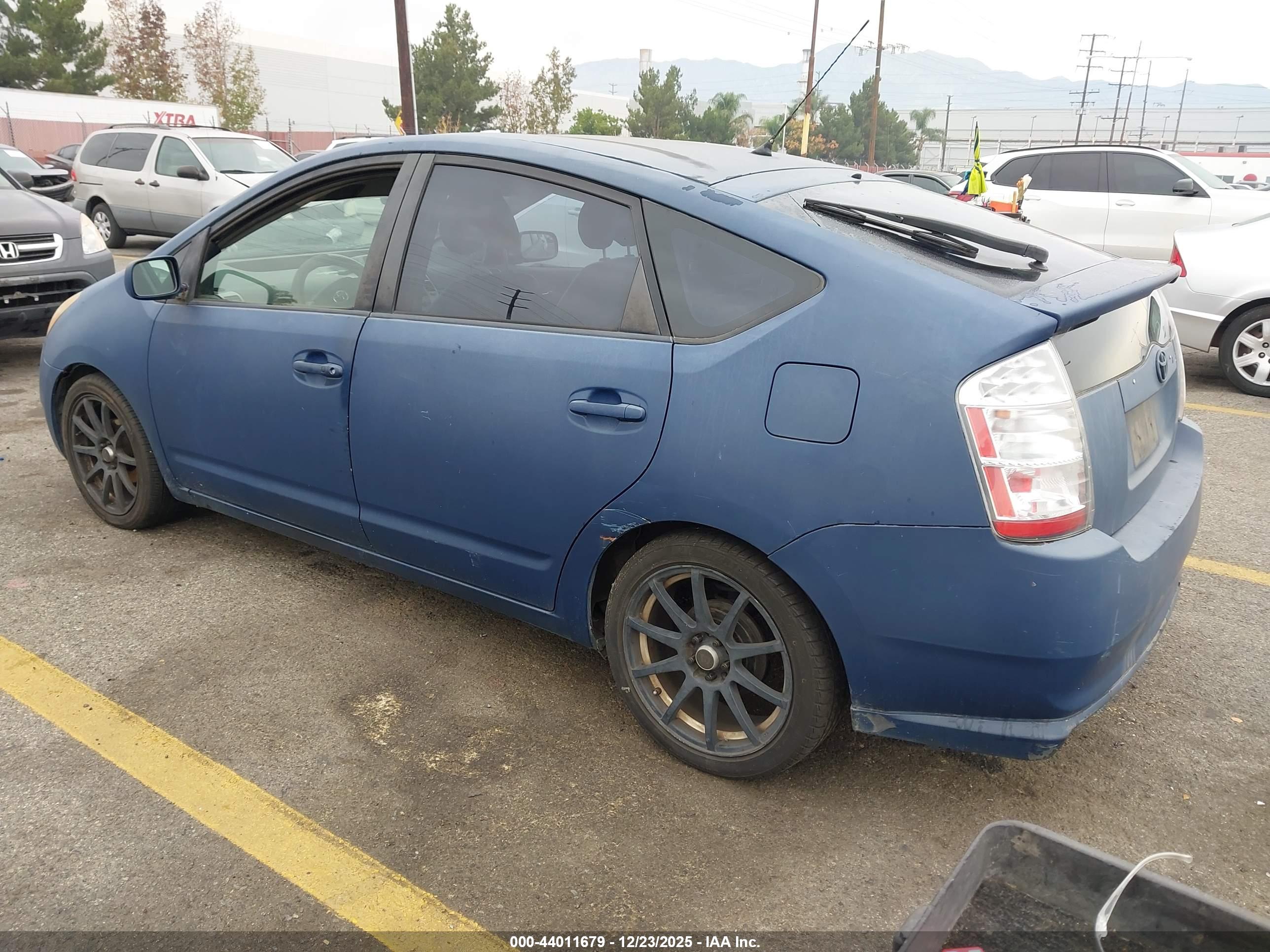 TOYOTA PRIUS image 3