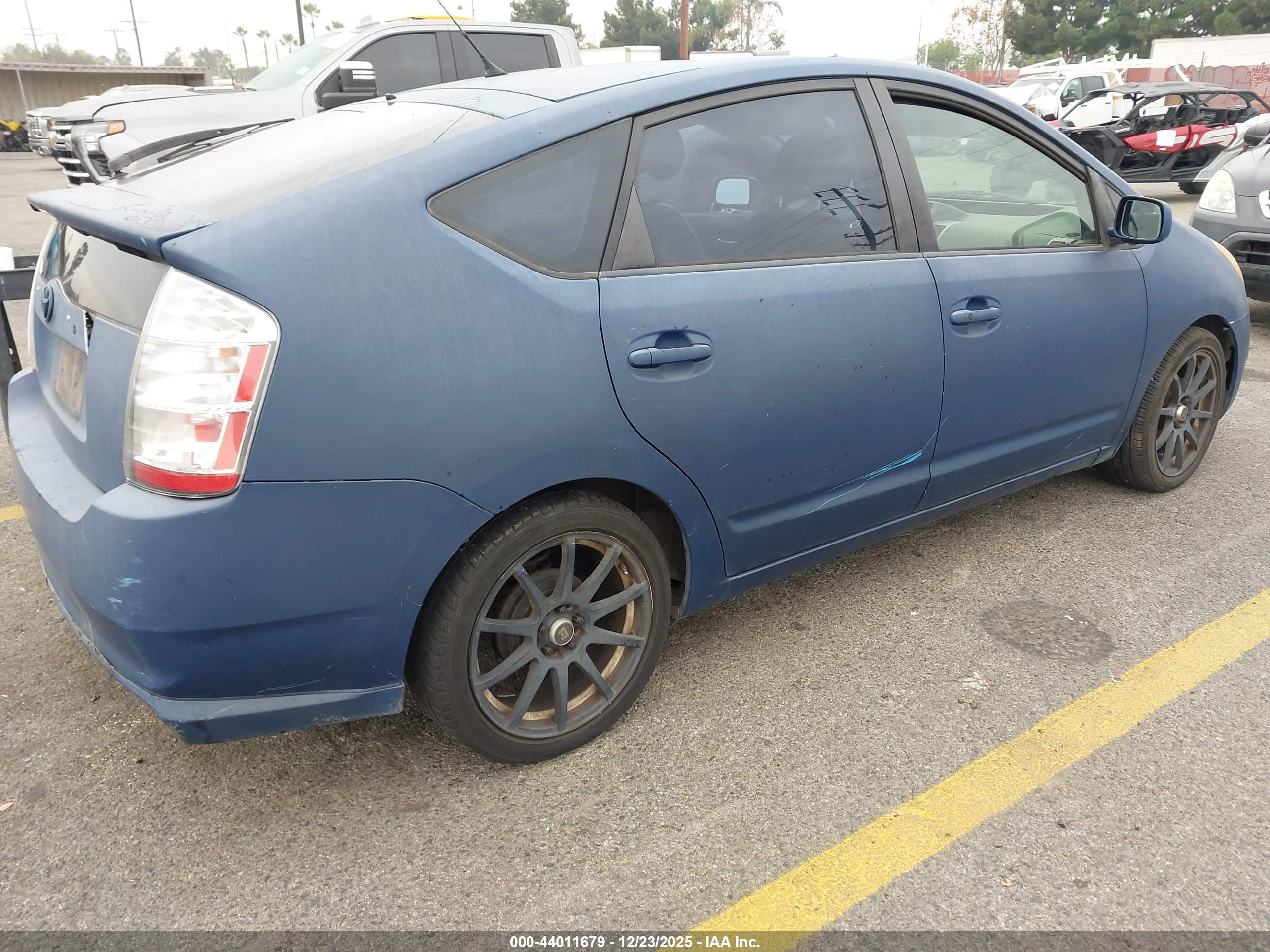 TOYOTA PRIUS image 4